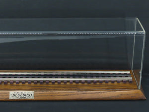 O Gauge 3-Rail Inside Track Company Oak & Acrylic Display Case 23