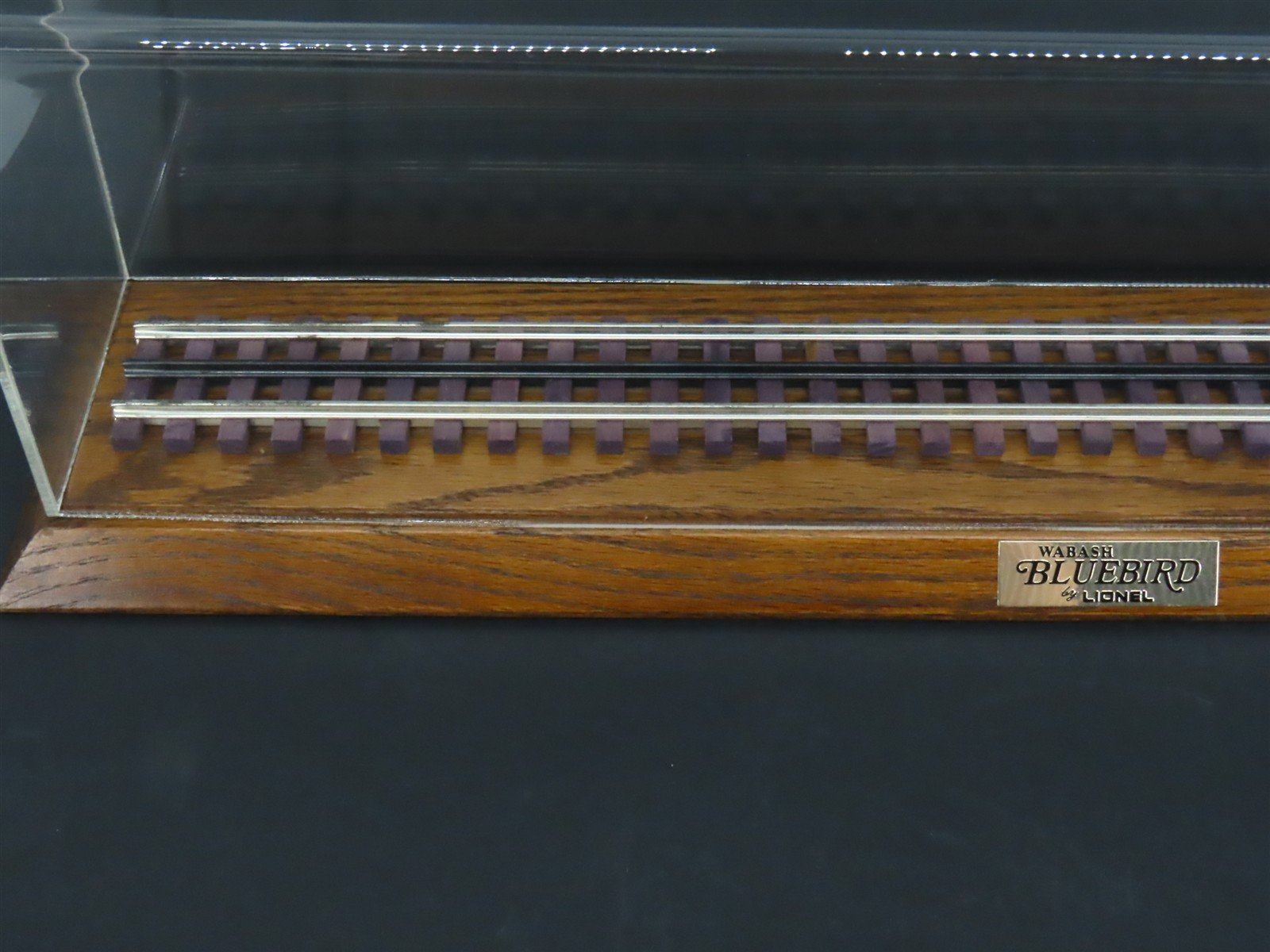 O Gauge 3-Rail Inside Track Company Oak & Acrylic Display Case 23