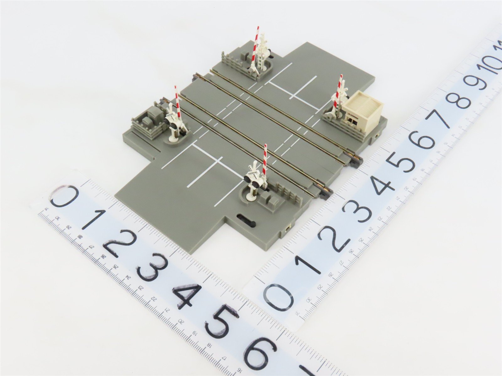 N Scale KATO Unitrack 20-650 Automatic Crossing Gate Set