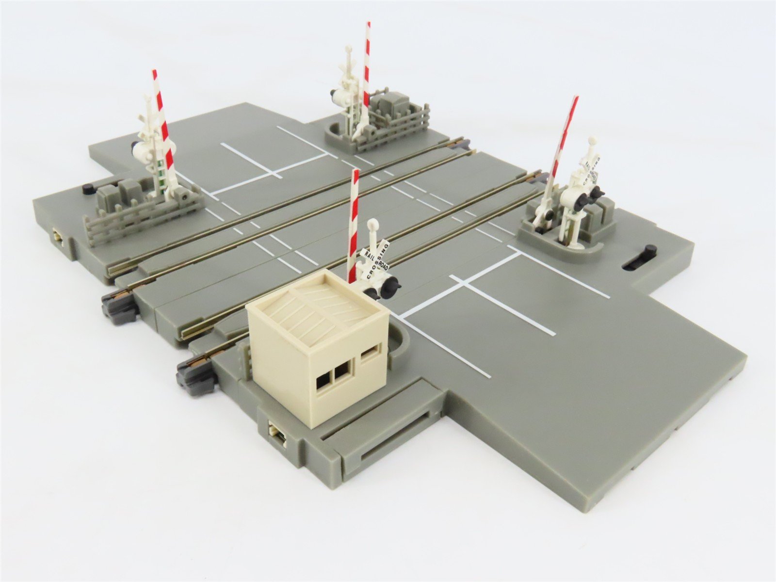 N Scale KATO Unitrack 20-650 Automatic Crossing Gate Set