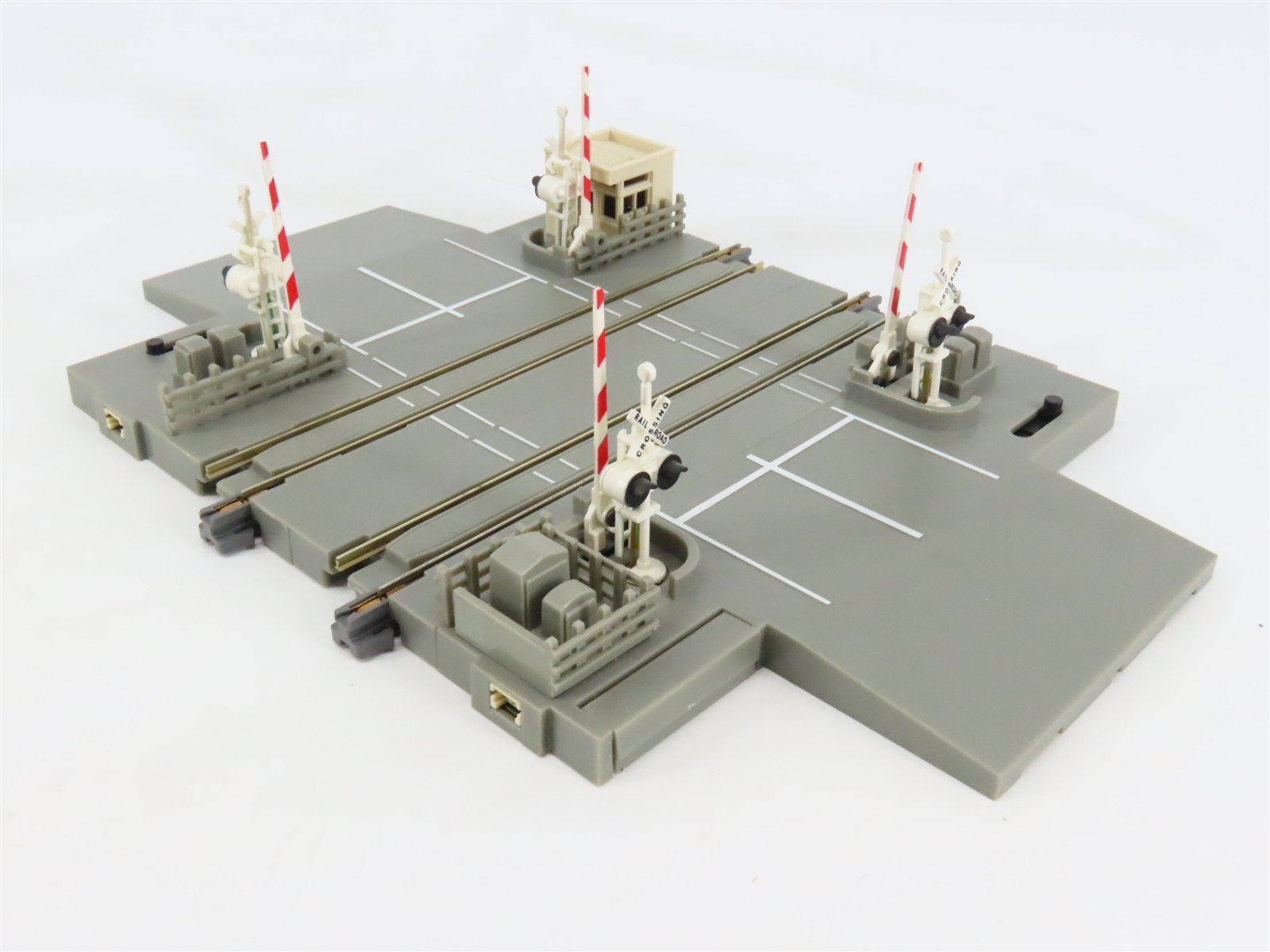 N Scale KATO Unitrack 20-650 Automatic Crossing Gate Set