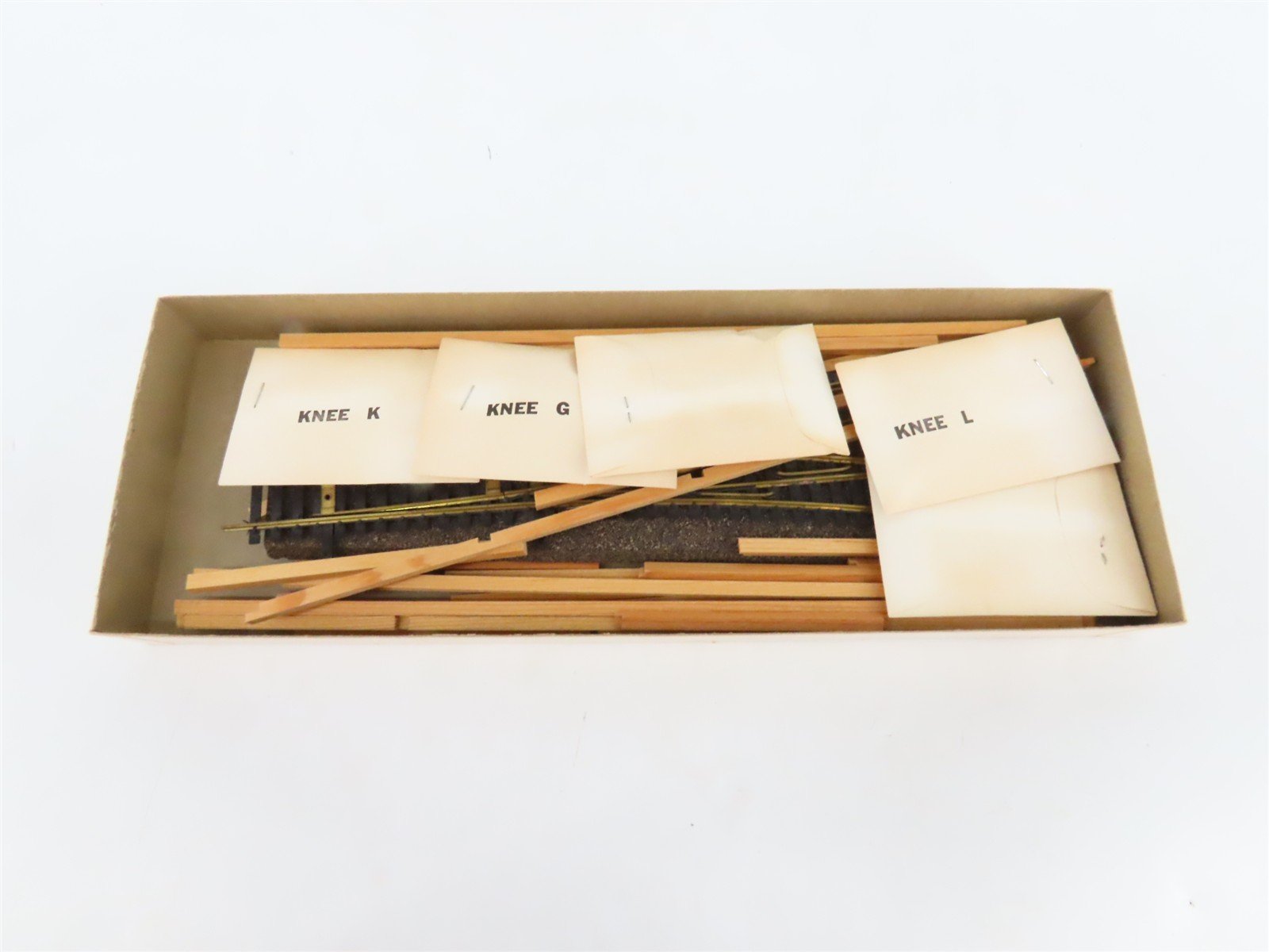 HO 1/87 Simmons Scale Models Inc. Kit No.201:398 3-Stall Roundhouse Frame-Work