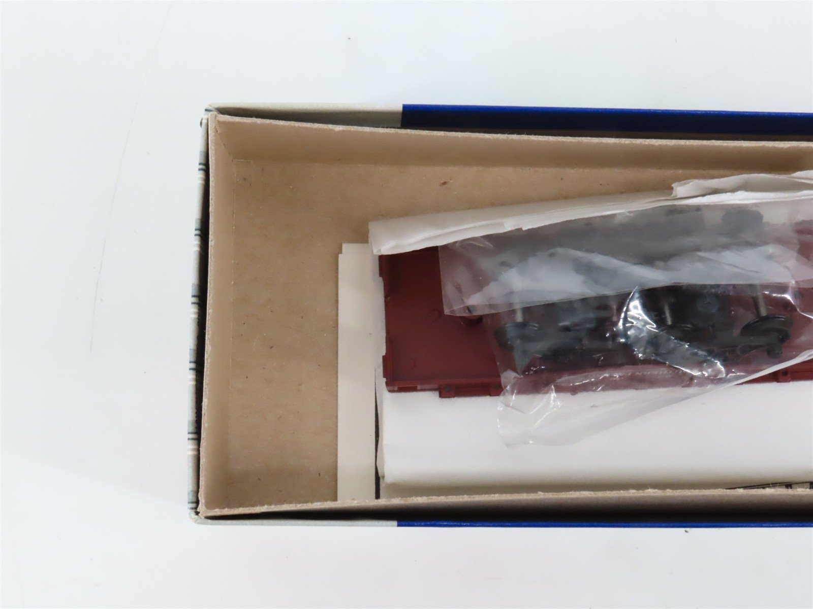 LOT of 5 HO Scale Roundhouse SP Southern Pacific 30' Flatcars & Caboose Kit