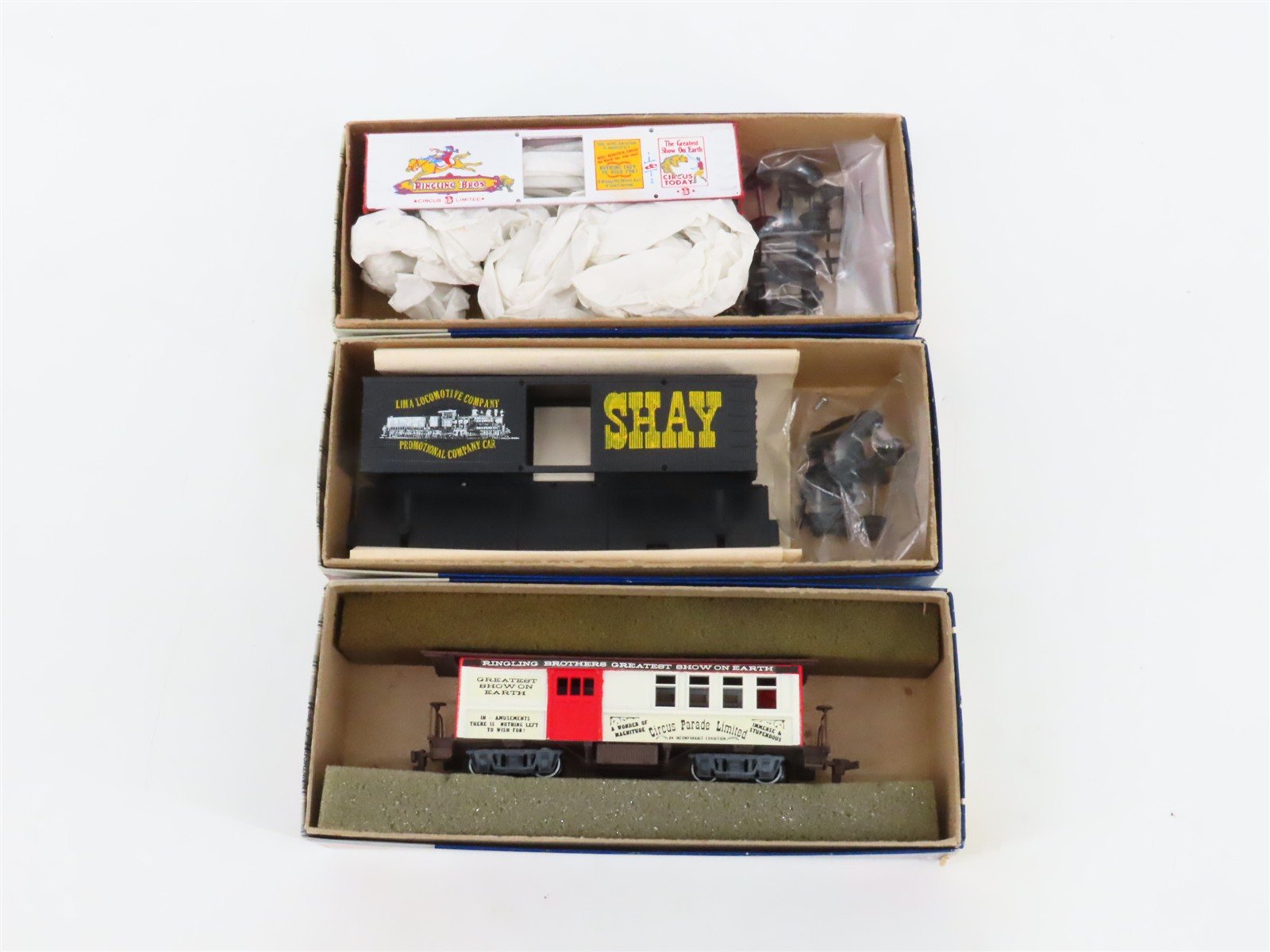LOT of 3 HO Scale Roundhouse Ringling Bros Boxcars Kits & Coach Passenger Car