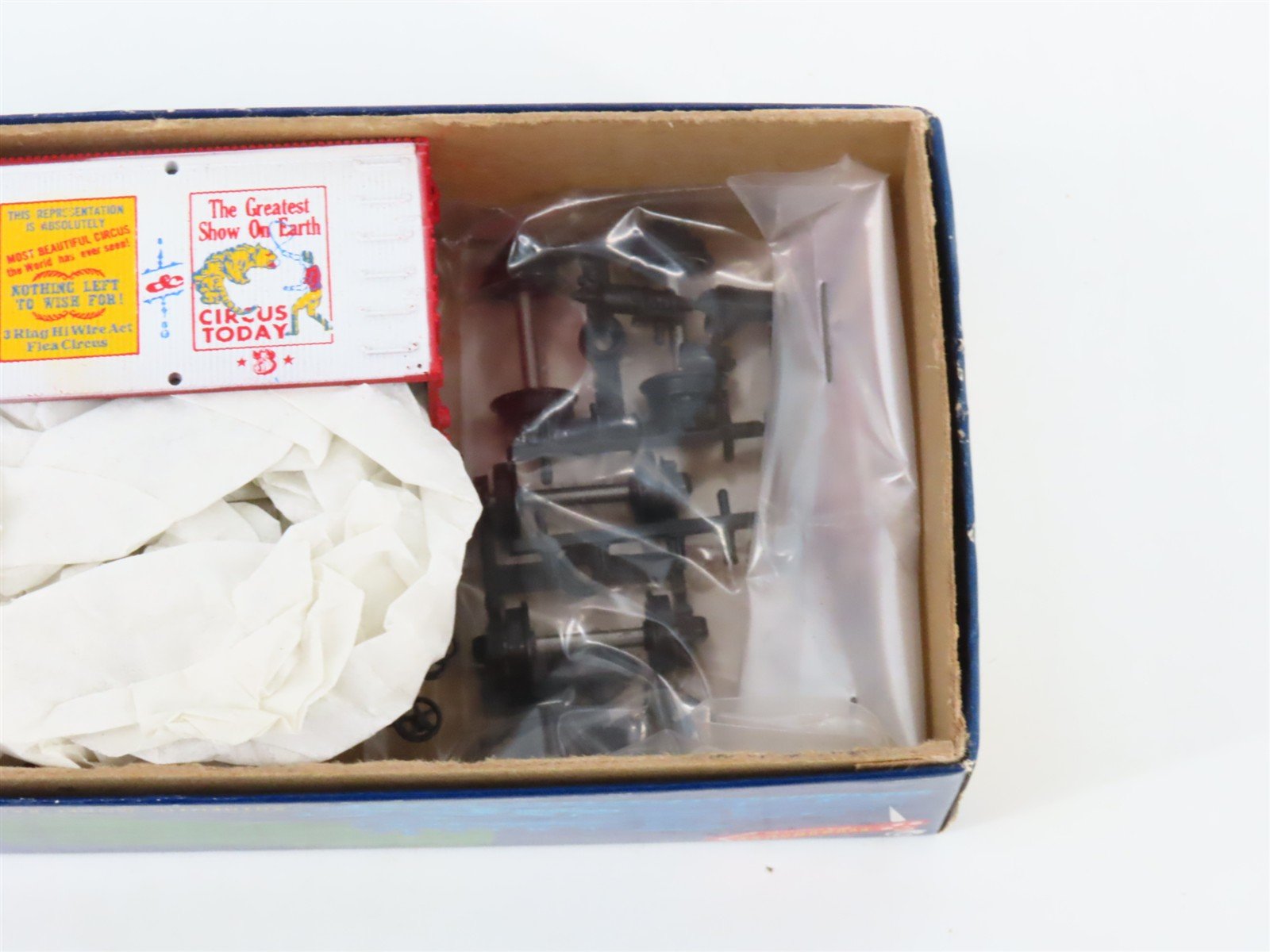 LOT of 3 HO Scale Roundhouse Ringling Bros Boxcars Kits & Coach Passenger Car