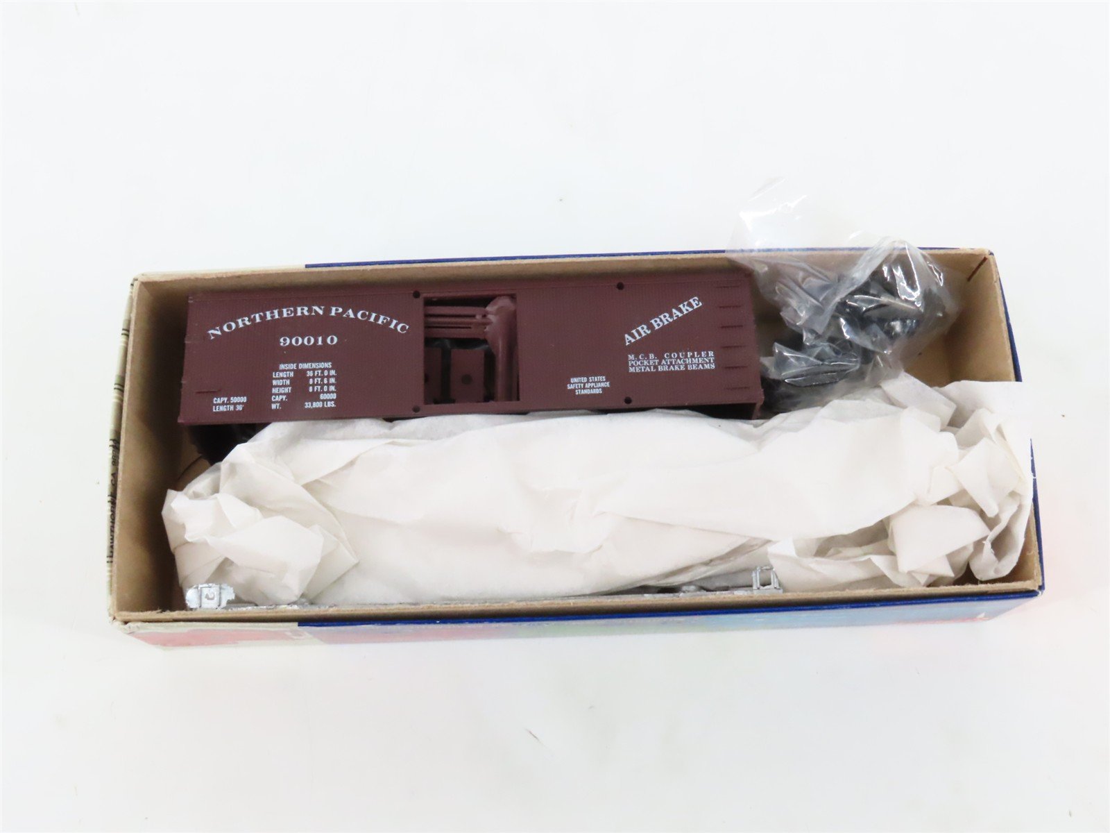 LOT of 9 HO Scale Roundhouse Hopper, Stock, Boxcar, Tankcar & Flatcar Kits