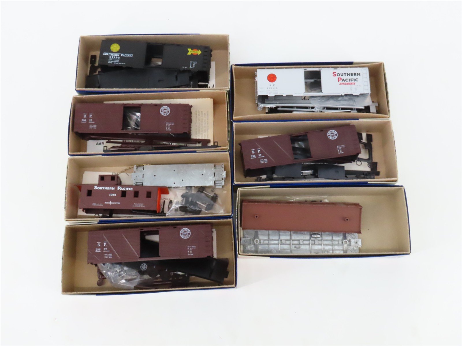 LOT of 7 HO Scale Roundhouse SP Southern Pacific Gondola, Caboose & Boxcar Kits