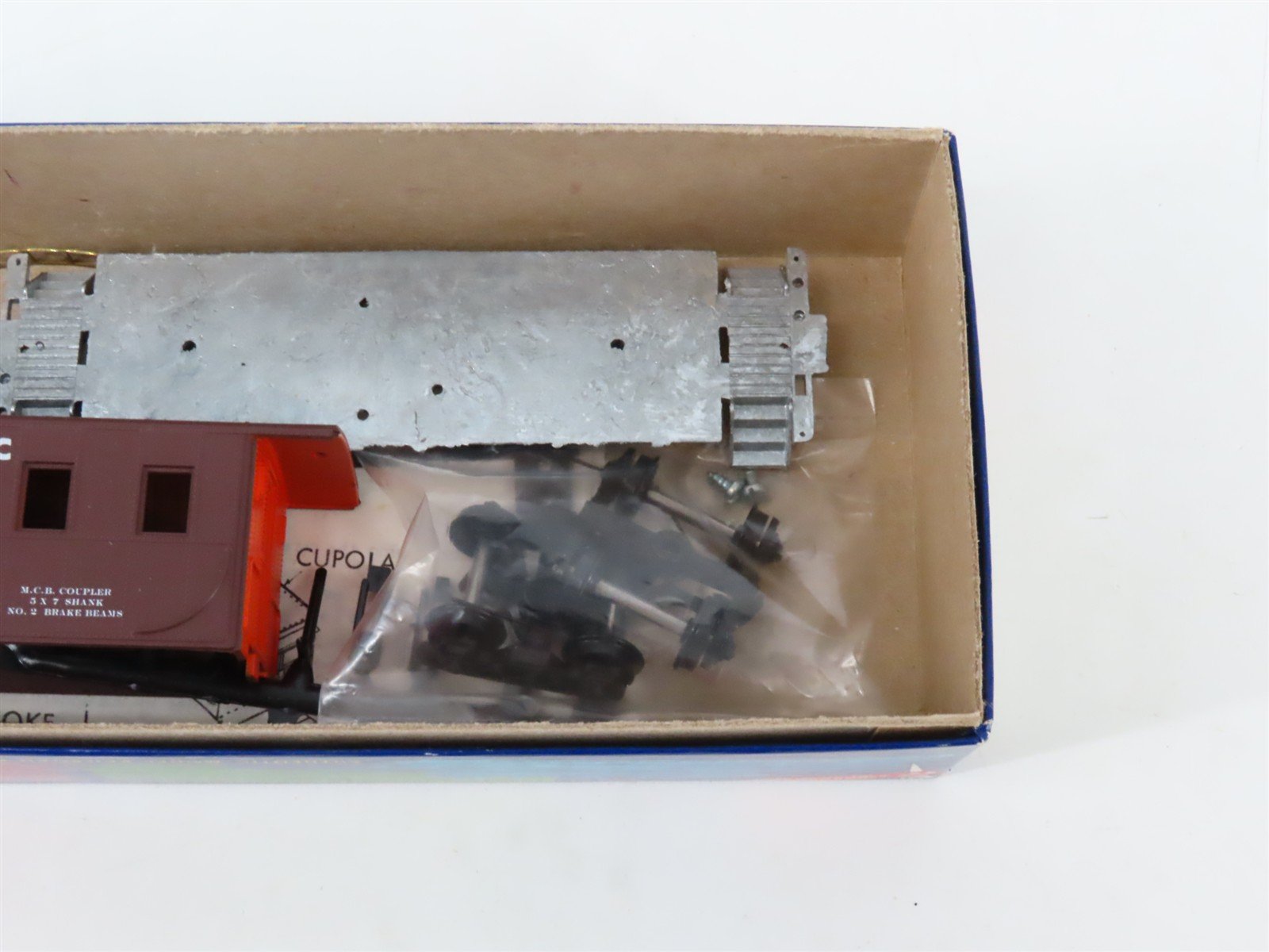 LOT of 7 HO Scale Roundhouse SP Southern Pacific Gondola, Caboose & Boxcar Kits