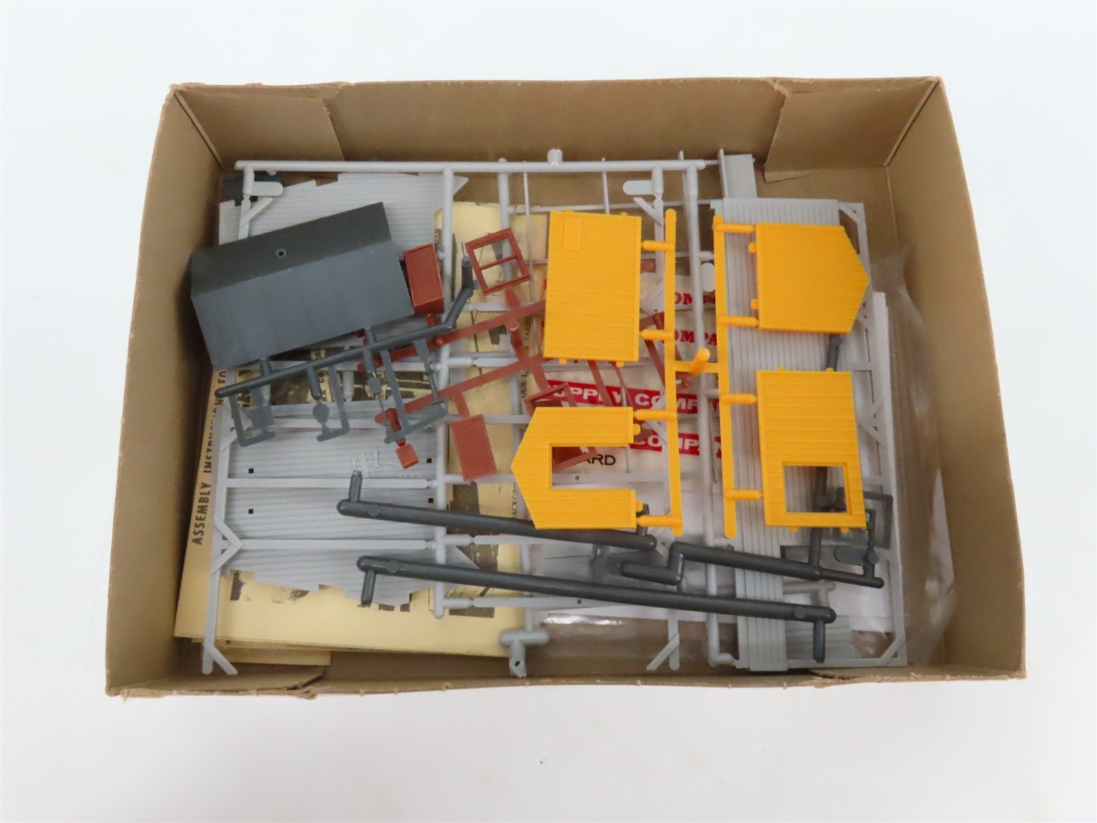 HO 1/87 Scale Atlas Kit #750 Lumber Yard & Office Building