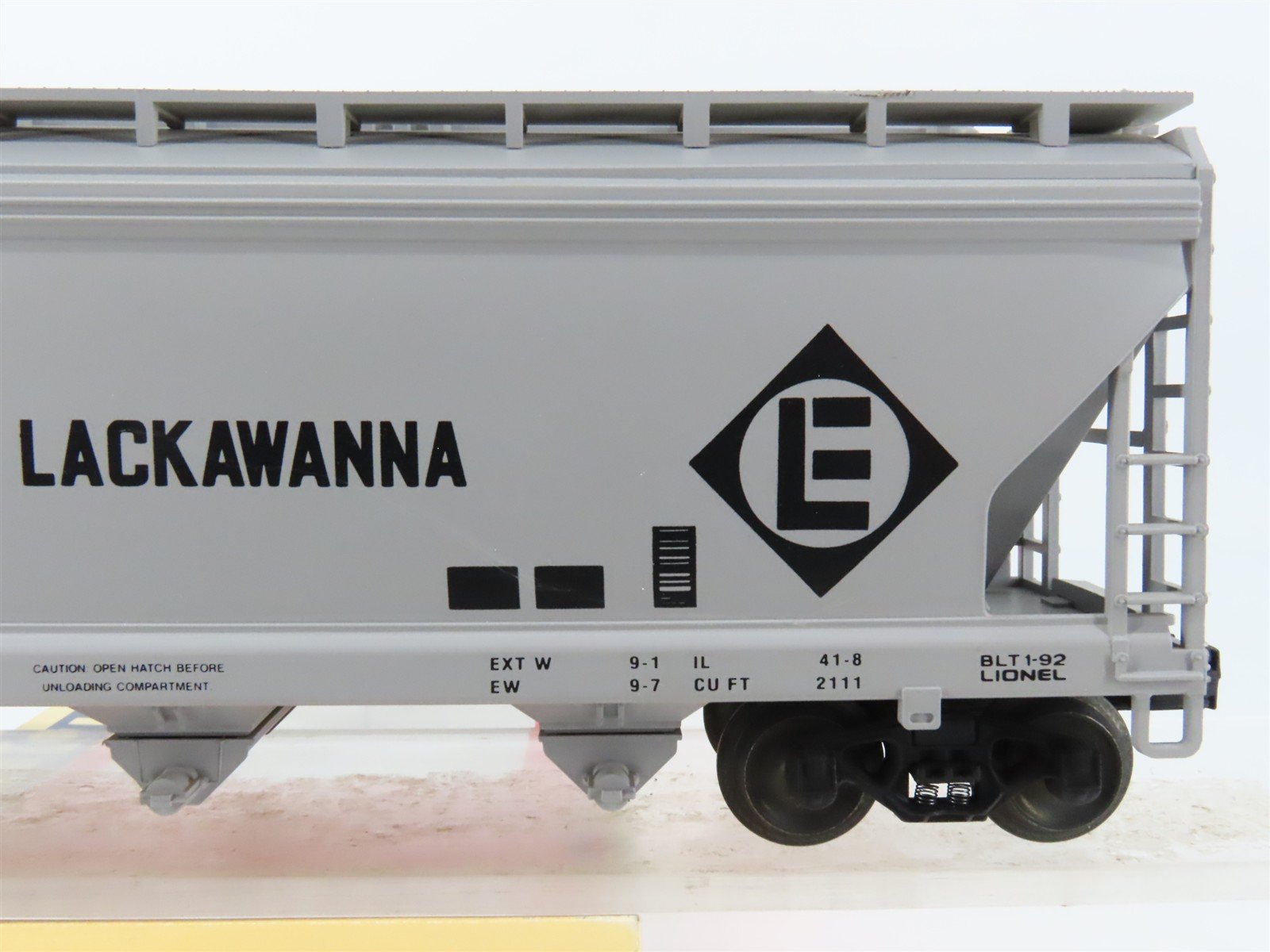O Gauge 3-Rail Lionel 6-17112 EL Erie Lackawanna 3-Bay Center Flow Hopper #17112