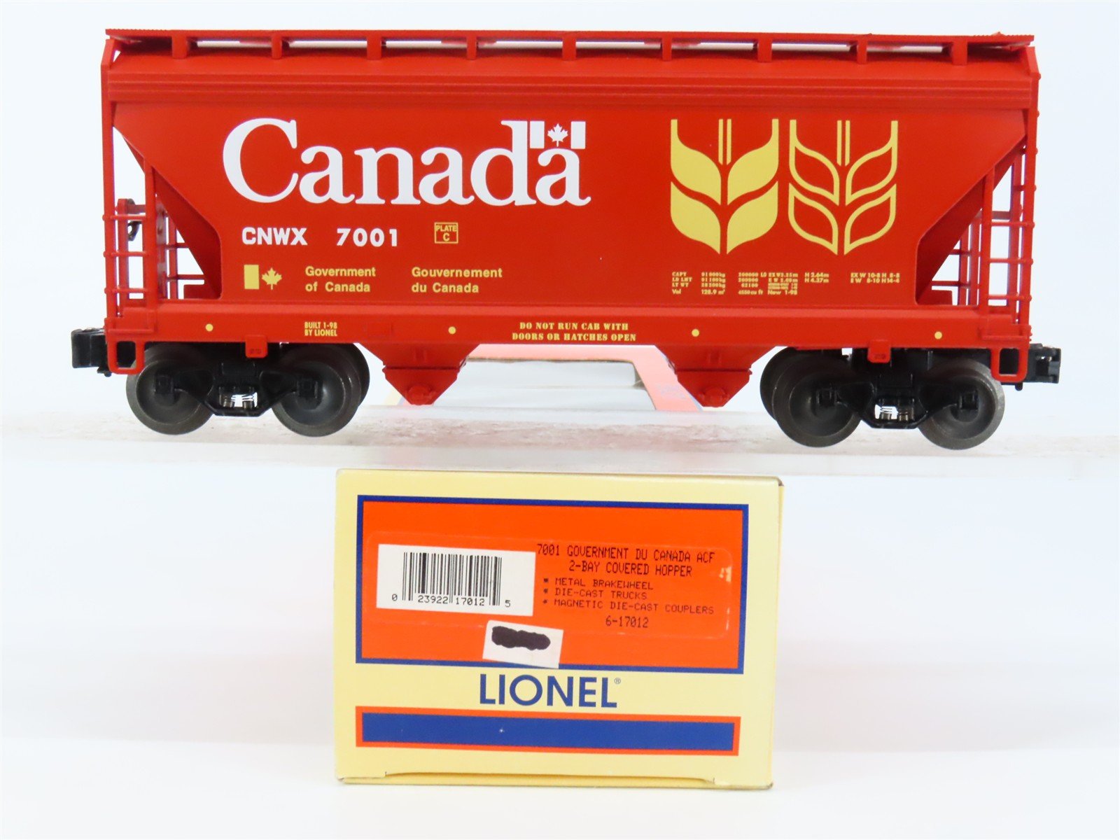 O Gauge 3-Rail Lionel 6-17012 CNWX Canada 2-Bay Covered Hopper #7001