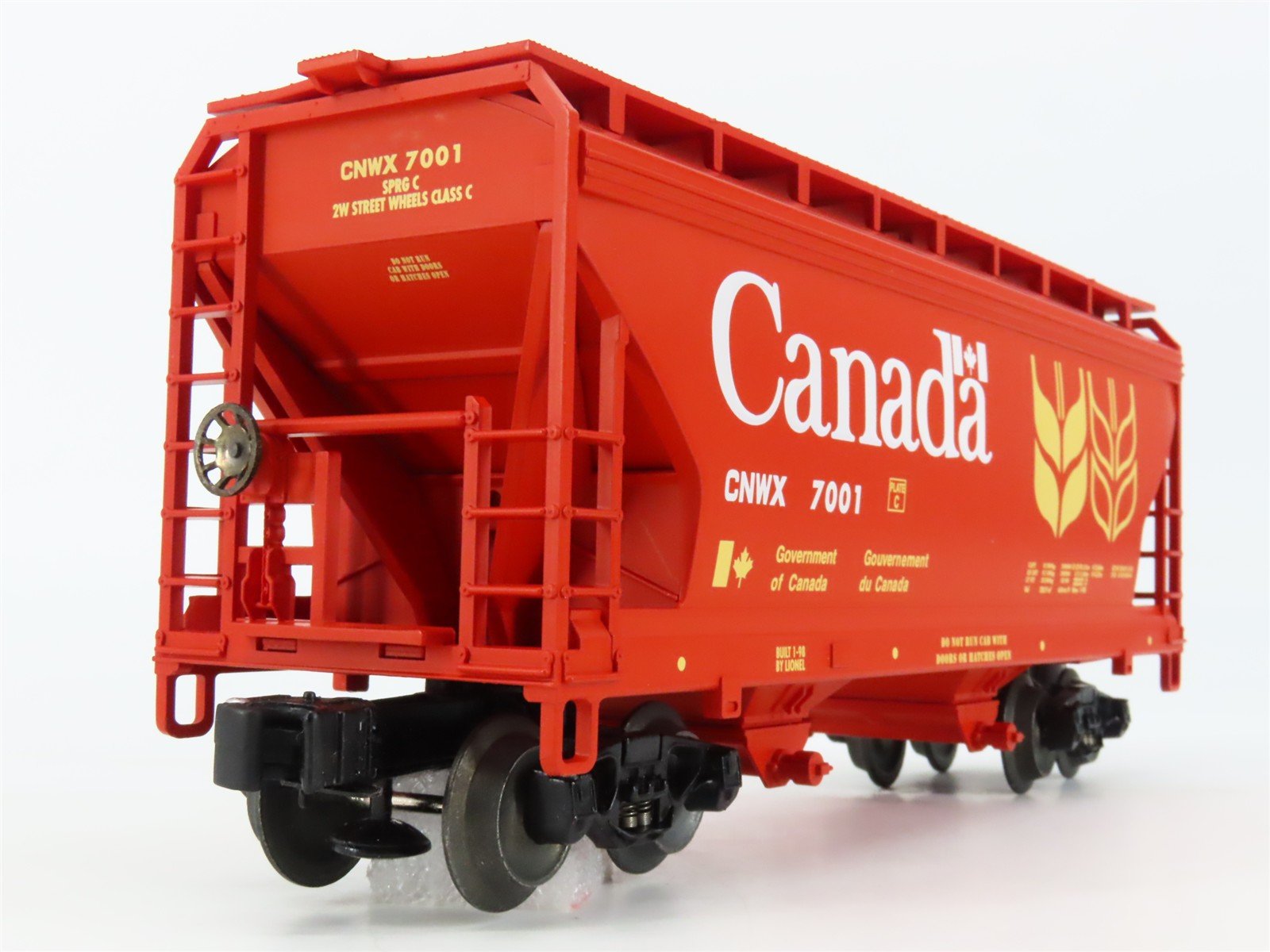 O Gauge 3-Rail Lionel 6-17012 CNWX Canada 2-Bay Covered Hopper #7001