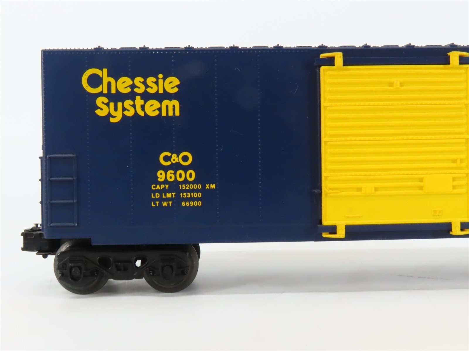 O Gauge 3-Rail Lionel C&O Chessie System Single Door Box Car #9600