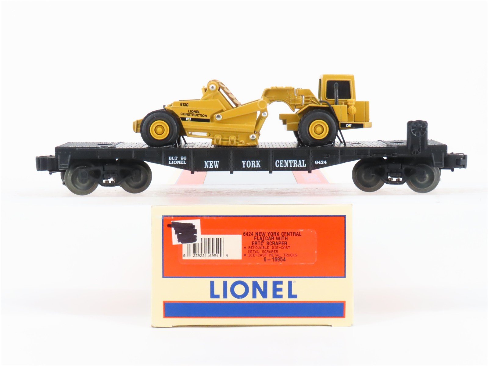 O Gauge 3-Rail Lionel 6-16954 NYC Flat Car #6424 w/ Ertl CAT Scraper