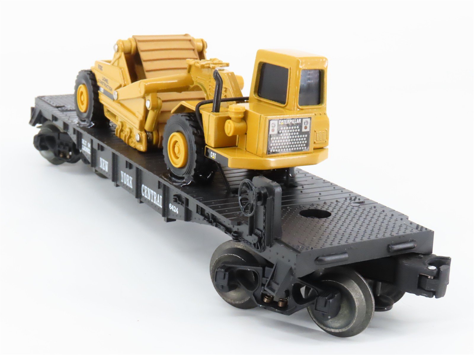 O Gauge 3-Rail Lionel 6-16954 NYC Flat Car #6424 w/ Ertl CAT Scraper