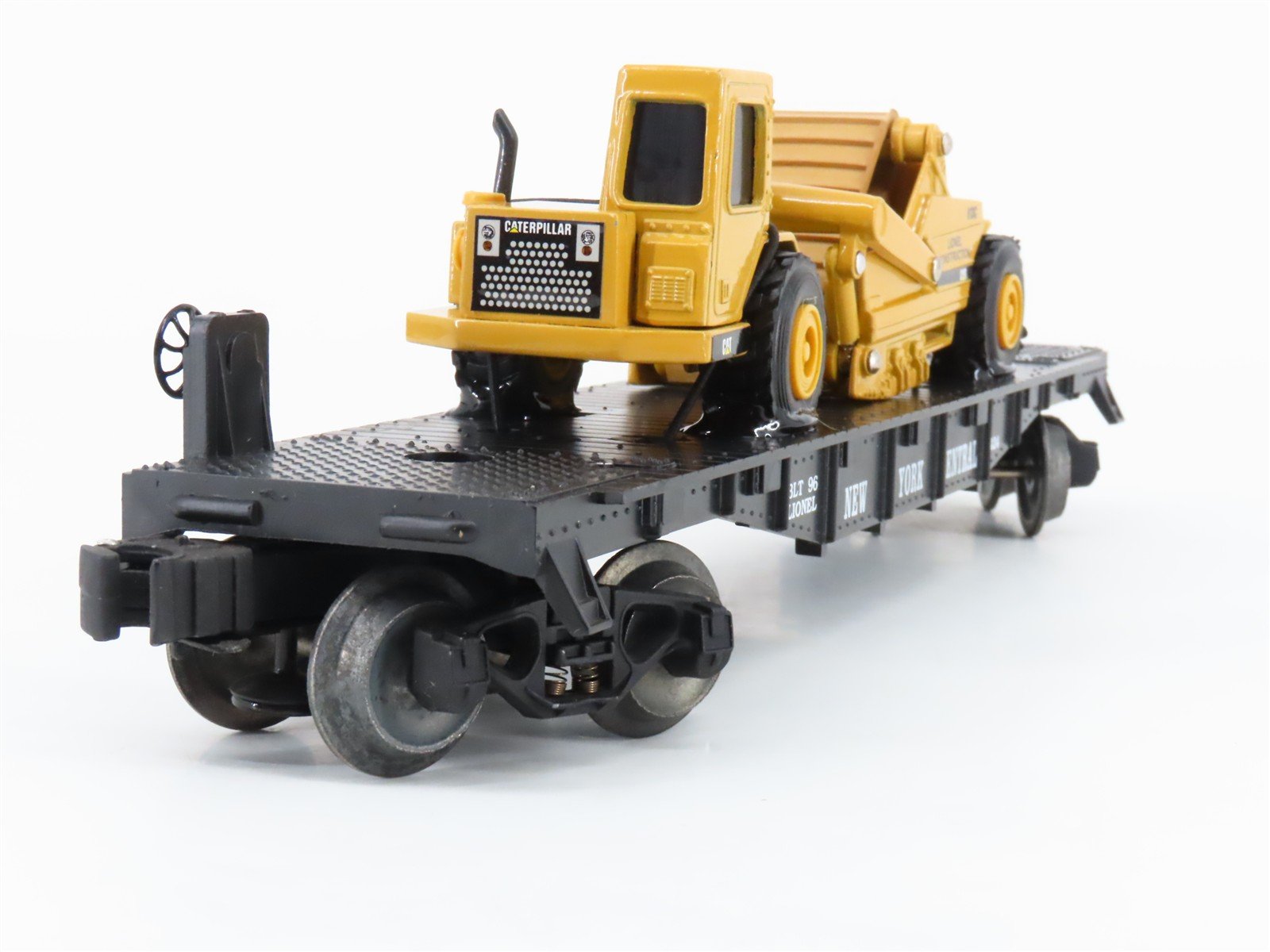 O Gauge 3-Rail Lionel 6-16954 NYC Flat Car #6424 w/ Ertl CAT Scraper