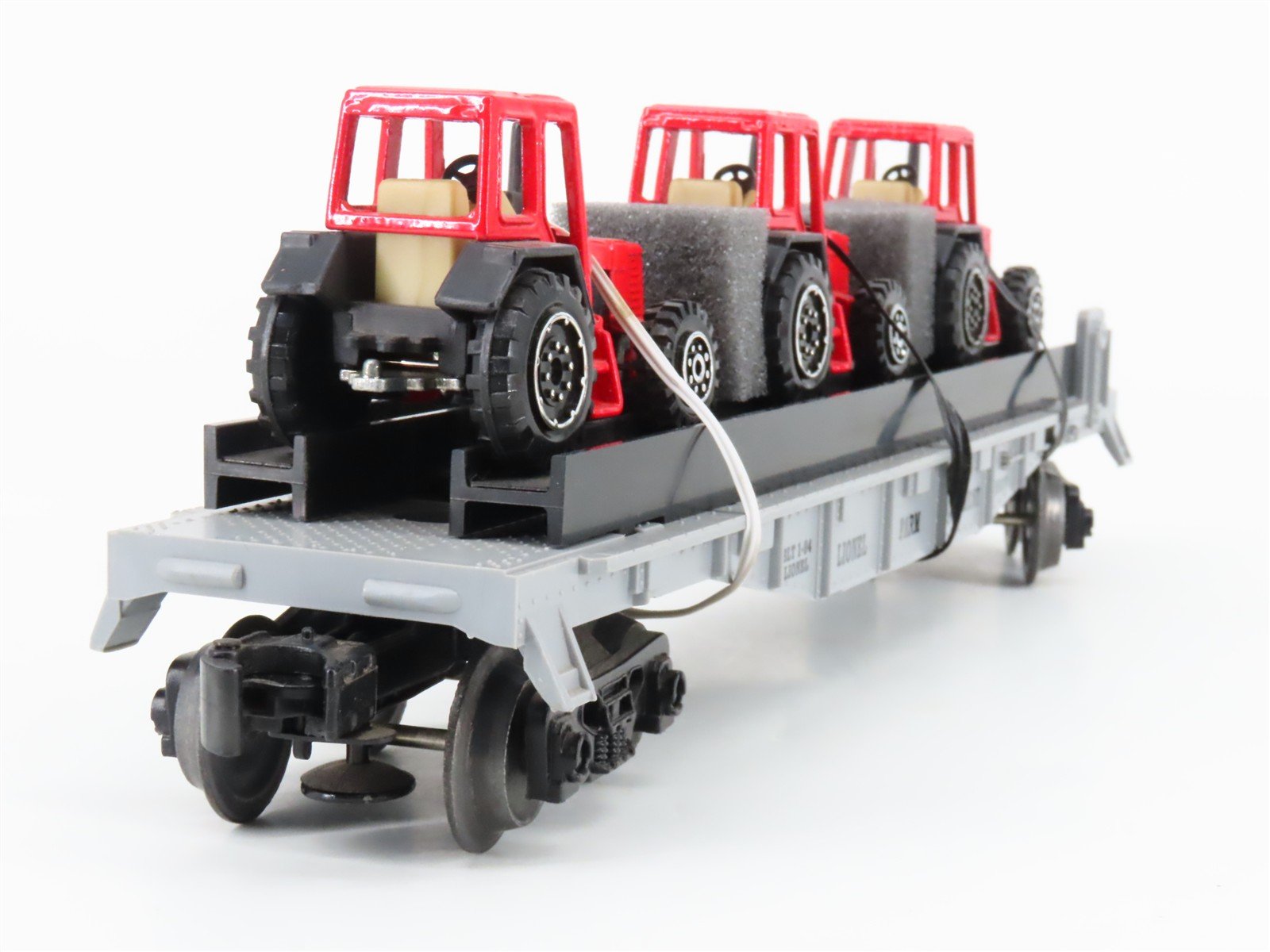 O Gauge 3-Rail Lionel 6-16907 Farm Equipment Flat Car #16907 w/3 Welly Tractors