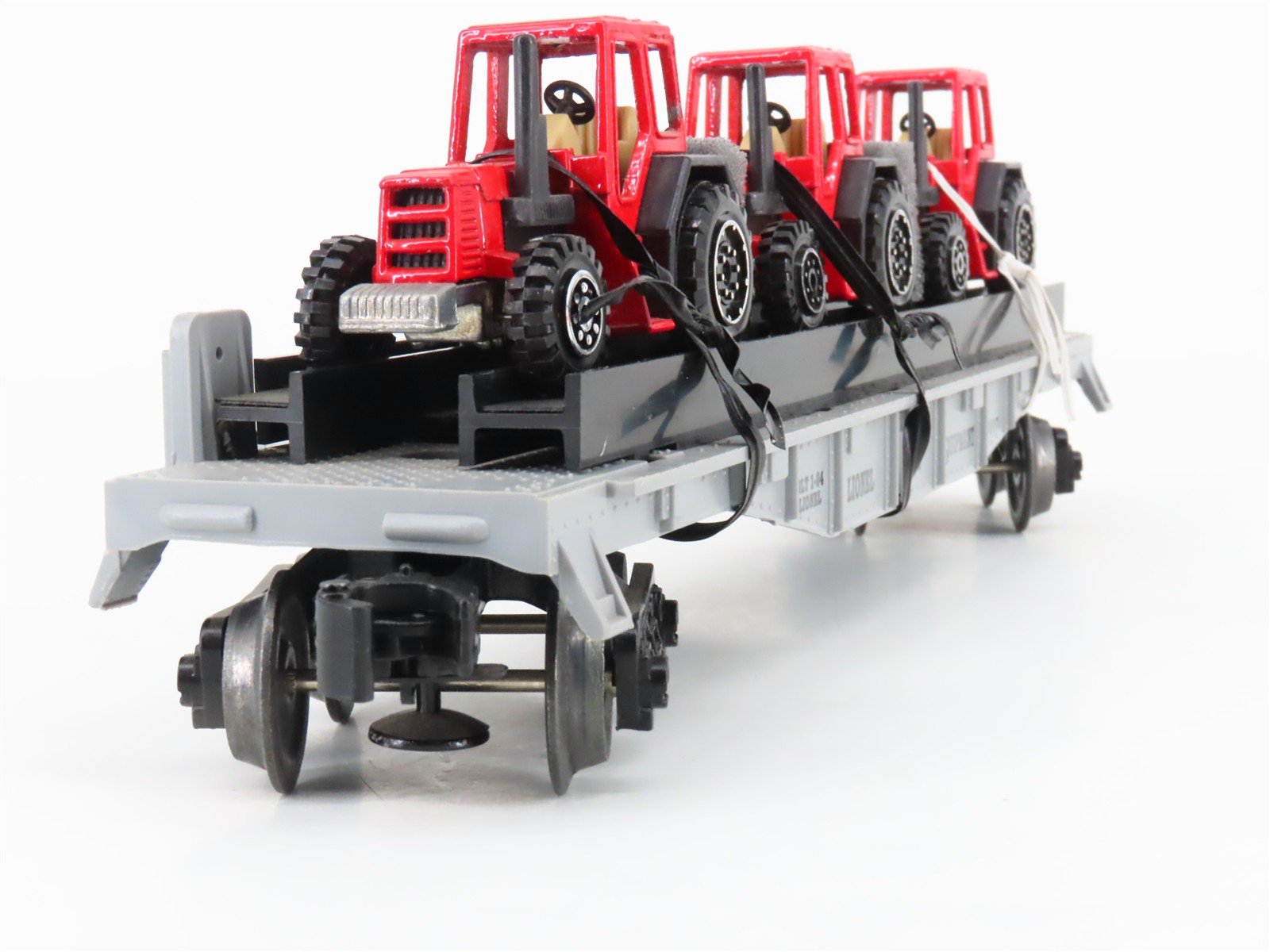 O Gauge 3-Rail Lionel 6-16907 Farm Equipment Flat Car #16907 w/3 Welly Tractors