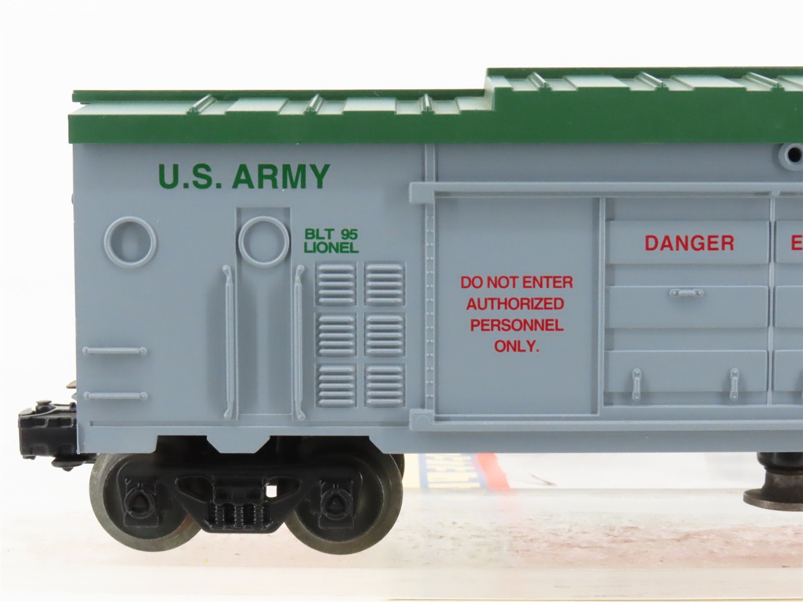 O Gauge 3-Rail Lionel 6-16710 US Army Operating Missile Launch Box Car