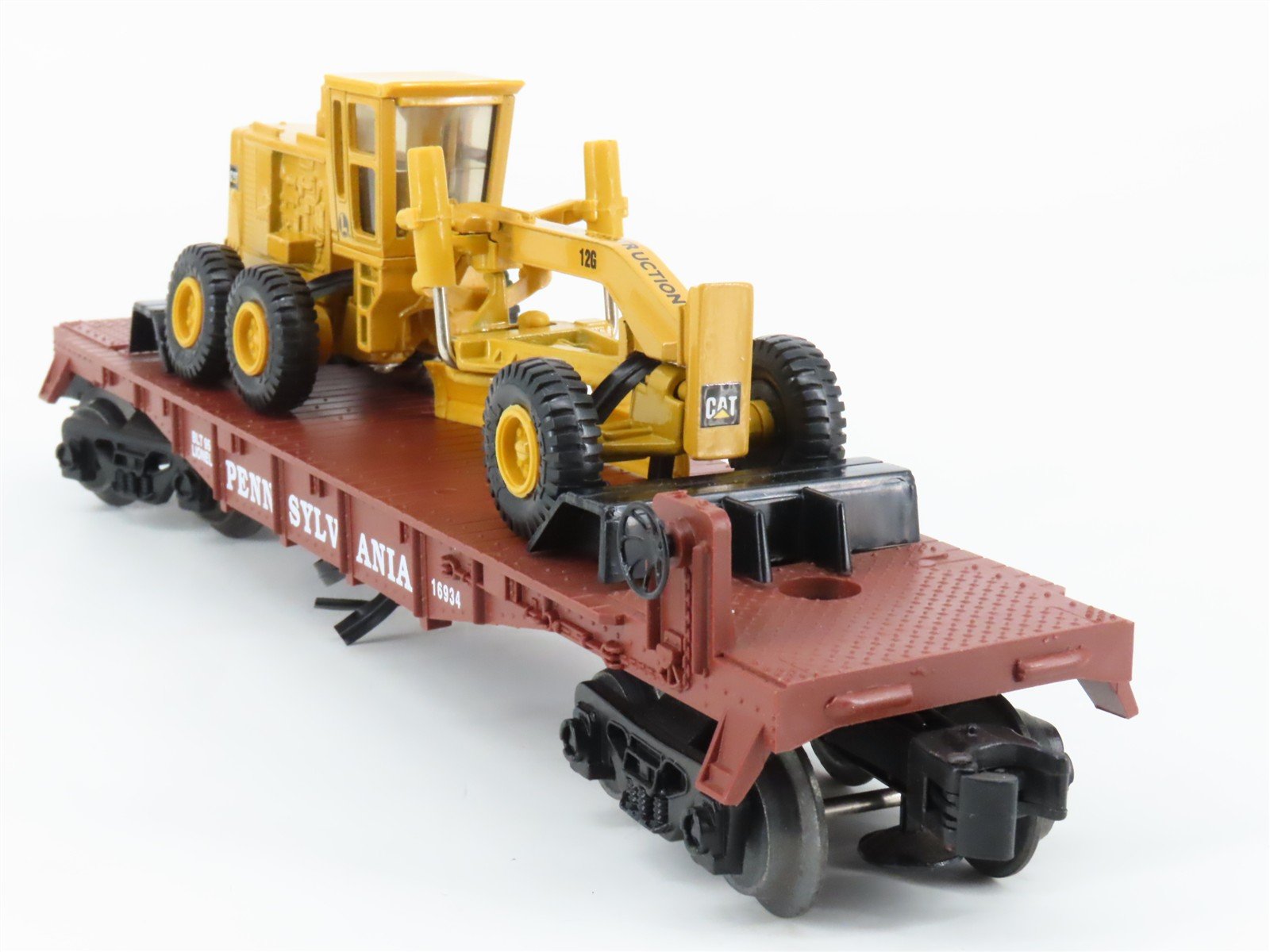 O Gauge 3-Rail Lionel 6-16934 PRR Flat Car #16934 w/ Ertl CAT Road Grader