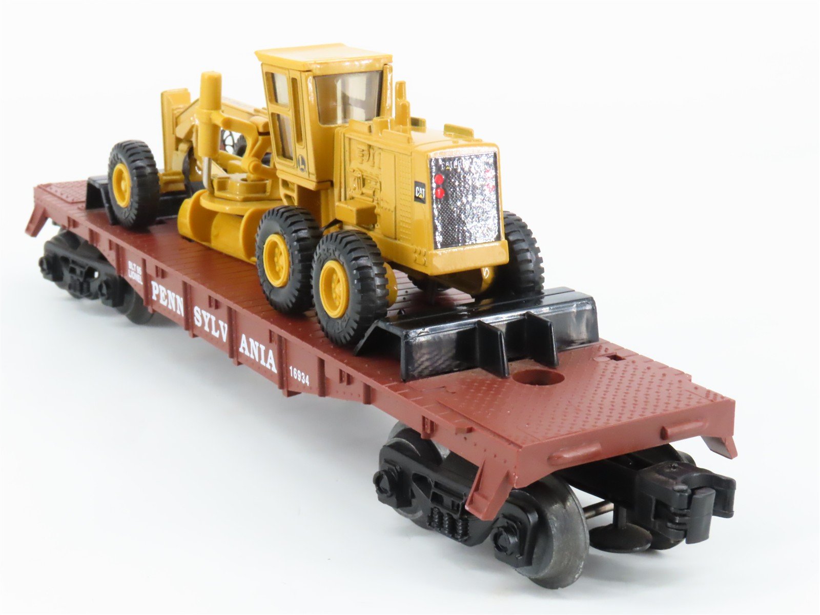 O Gauge 3-Rail Lionel 6-16934 PRR Flat Car #16934 w/ Ertl CAT Road Grader