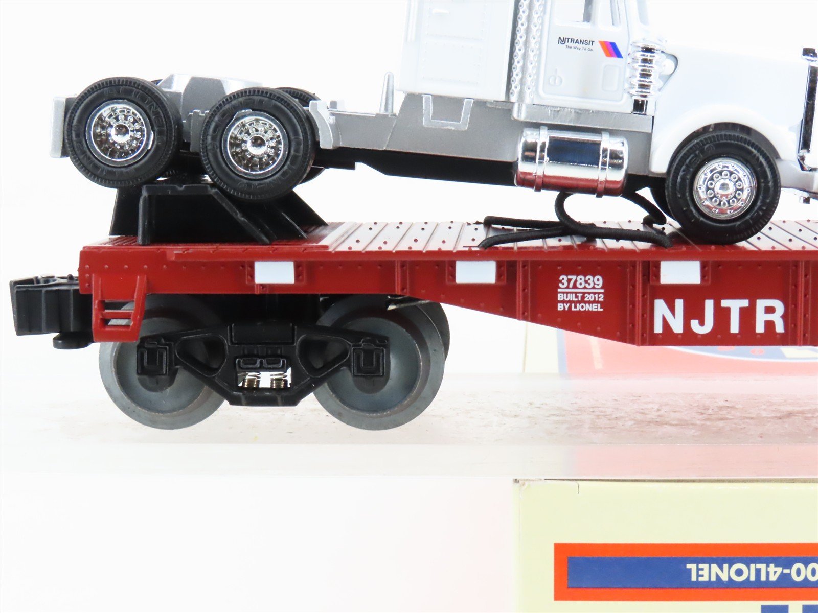 O Gauge 3-Rail Lionel 6-37839 NJTR NJ Transit Flat Car #9905 w/ Semi-Tractors