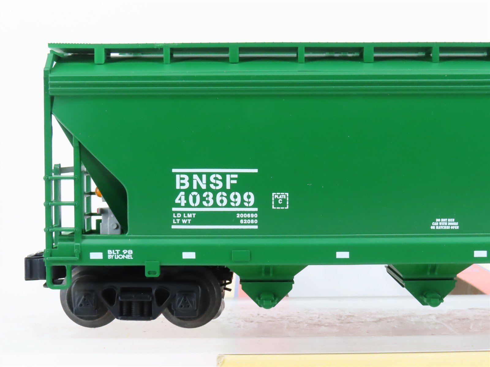 O Gauge 3-Rail Lionel 6-17135 BNSF Railway 3-Bay Covered Hopper #403699