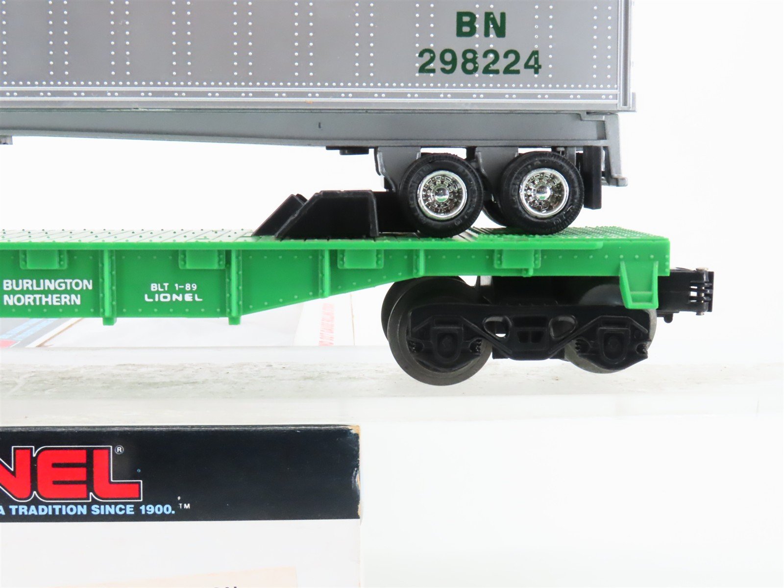 O Gauge 3-Rail Lionel 6-16308 BN Burlington Northern TOFC Flat Car w/ Trailer