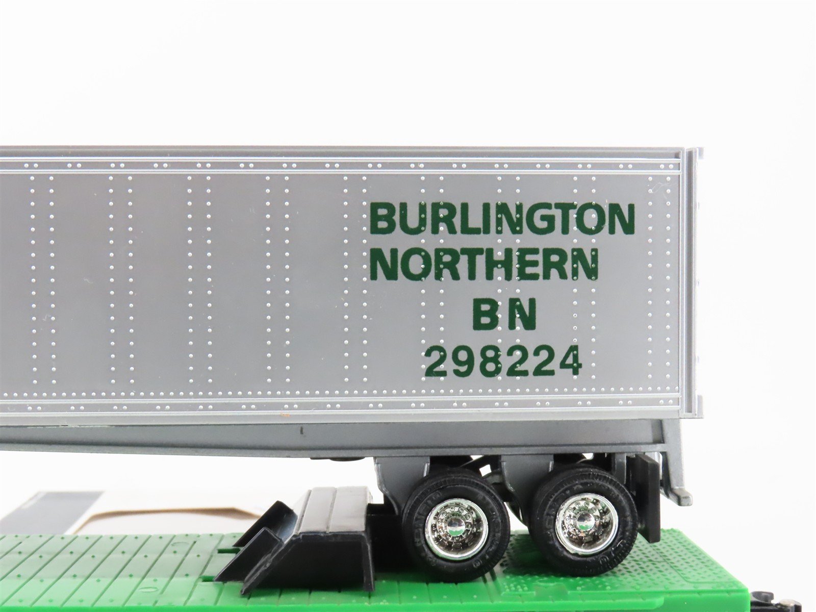 O Gauge 3-Rail Lionel 6-16308 BN Burlington Northern TOFC Flat Car w/ Trailer
