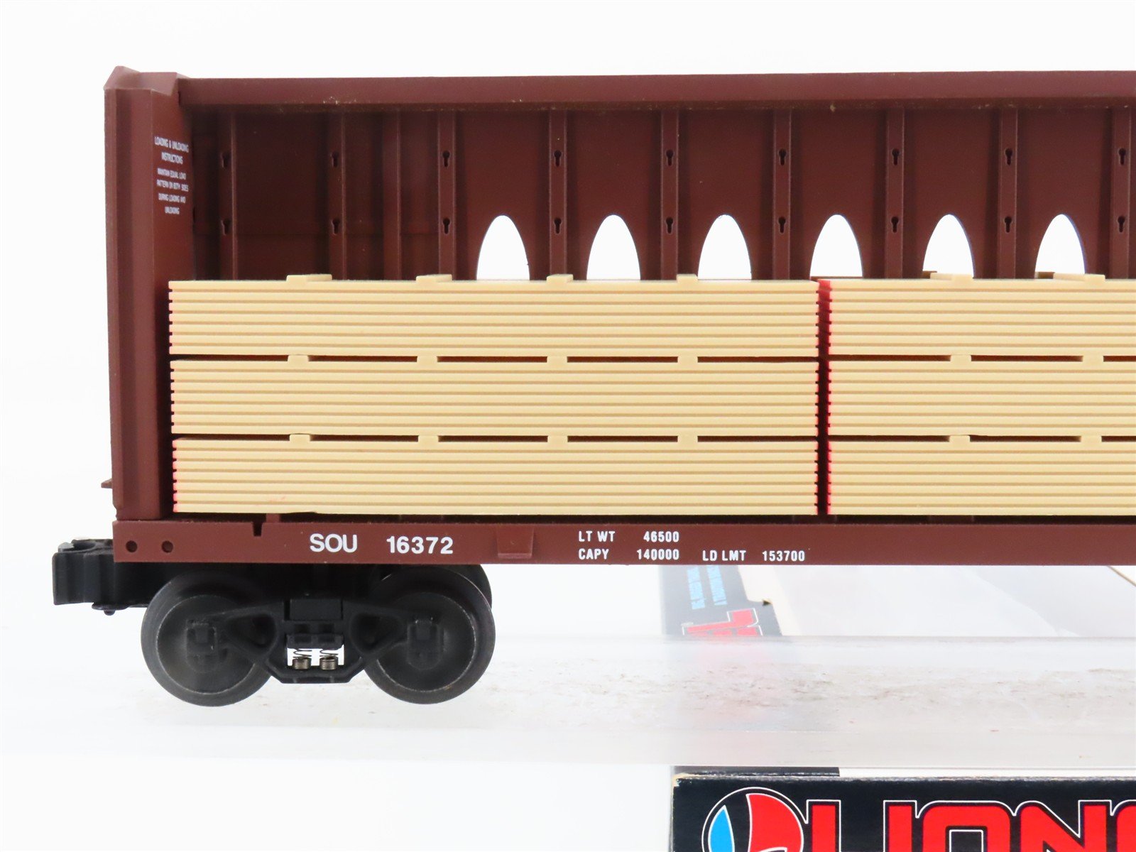 O Gauge 3-Rail Lionel 6-16372 SOU Southern Centerbeam Flat Car w/ Lumber Load