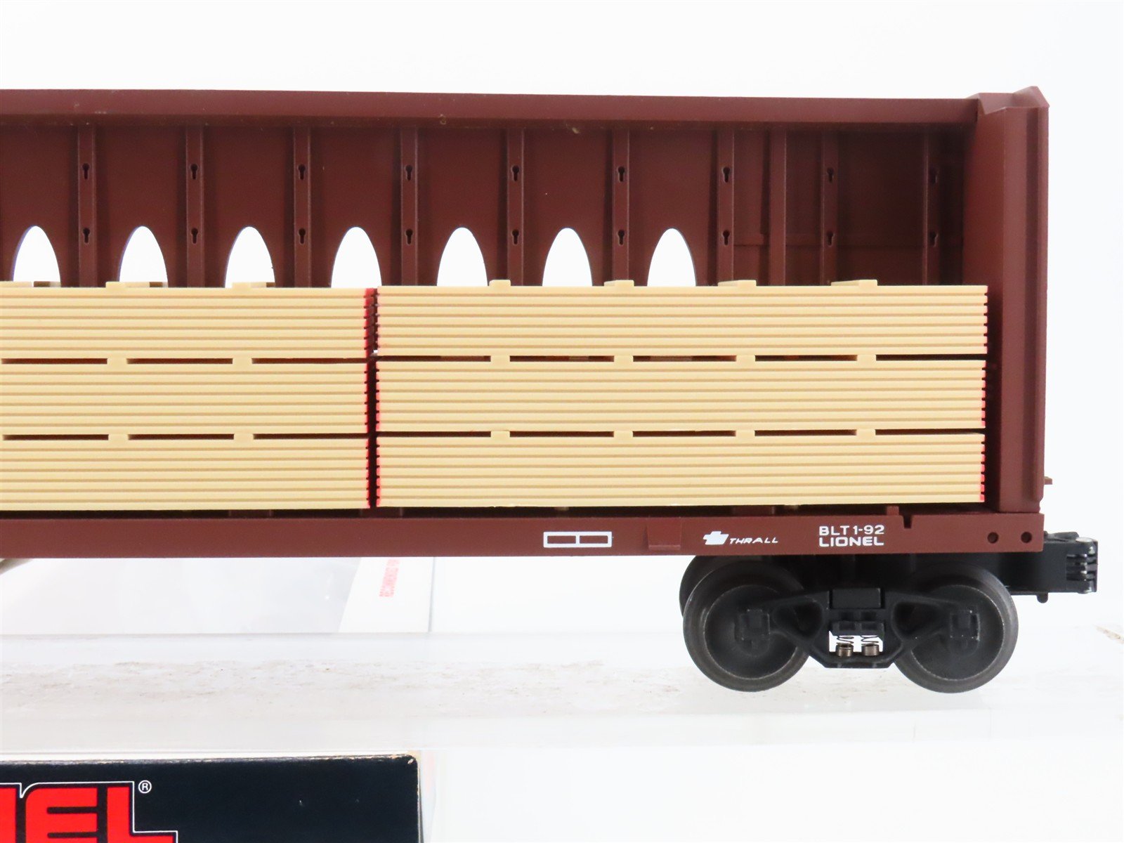 O Gauge 3-Rail Lionel 6-16372 SOU Southern Centerbeam Flat Car w/ Lumber Load