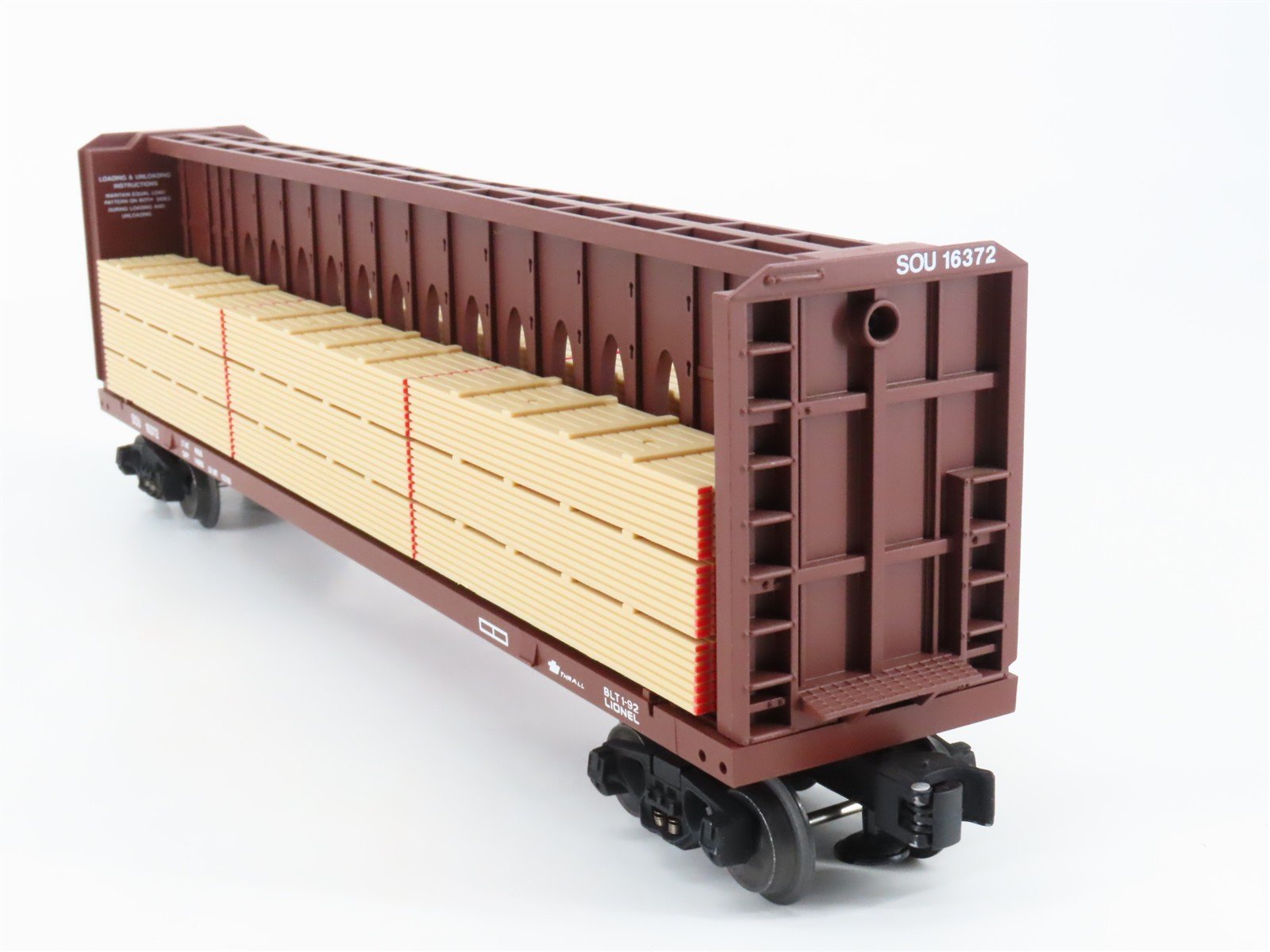 O Gauge 3-Rail Lionel 6-16372 SOU Southern Centerbeam Flat Car w/ Lumber Load