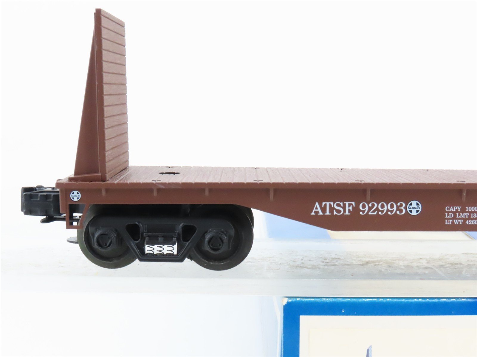 O27 Gauge 3-Rail Industrial Rail IDM 7503 ATSF Santa Fe Bulkhead Flat Car #92993