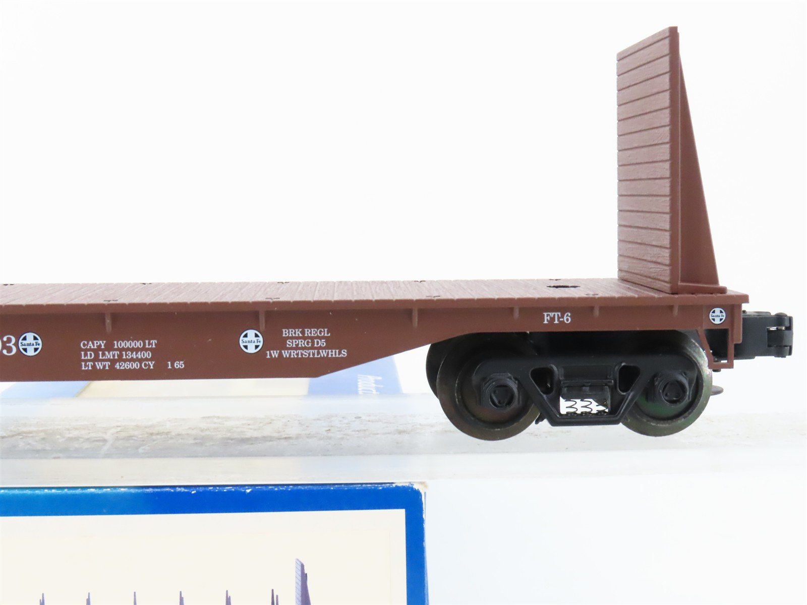O27 Gauge 3-Rail Industrial Rail IDM 7503 ATSF Santa Fe Bulkhead Flat Car #92993