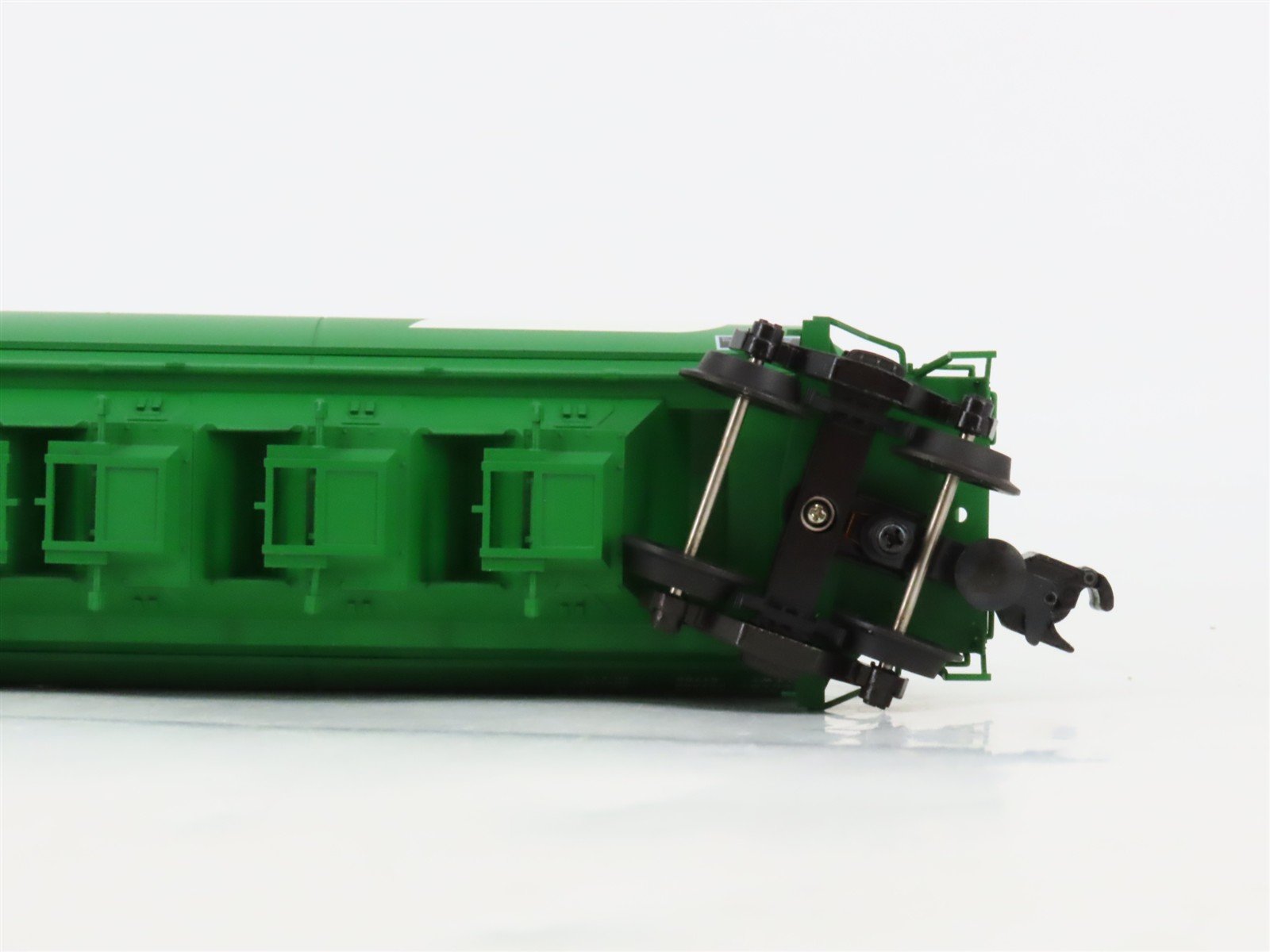 O Gauge 3-Rail Atlas 6331-1 BN Burlington Northern 6-Bay Covered Hopper #443048