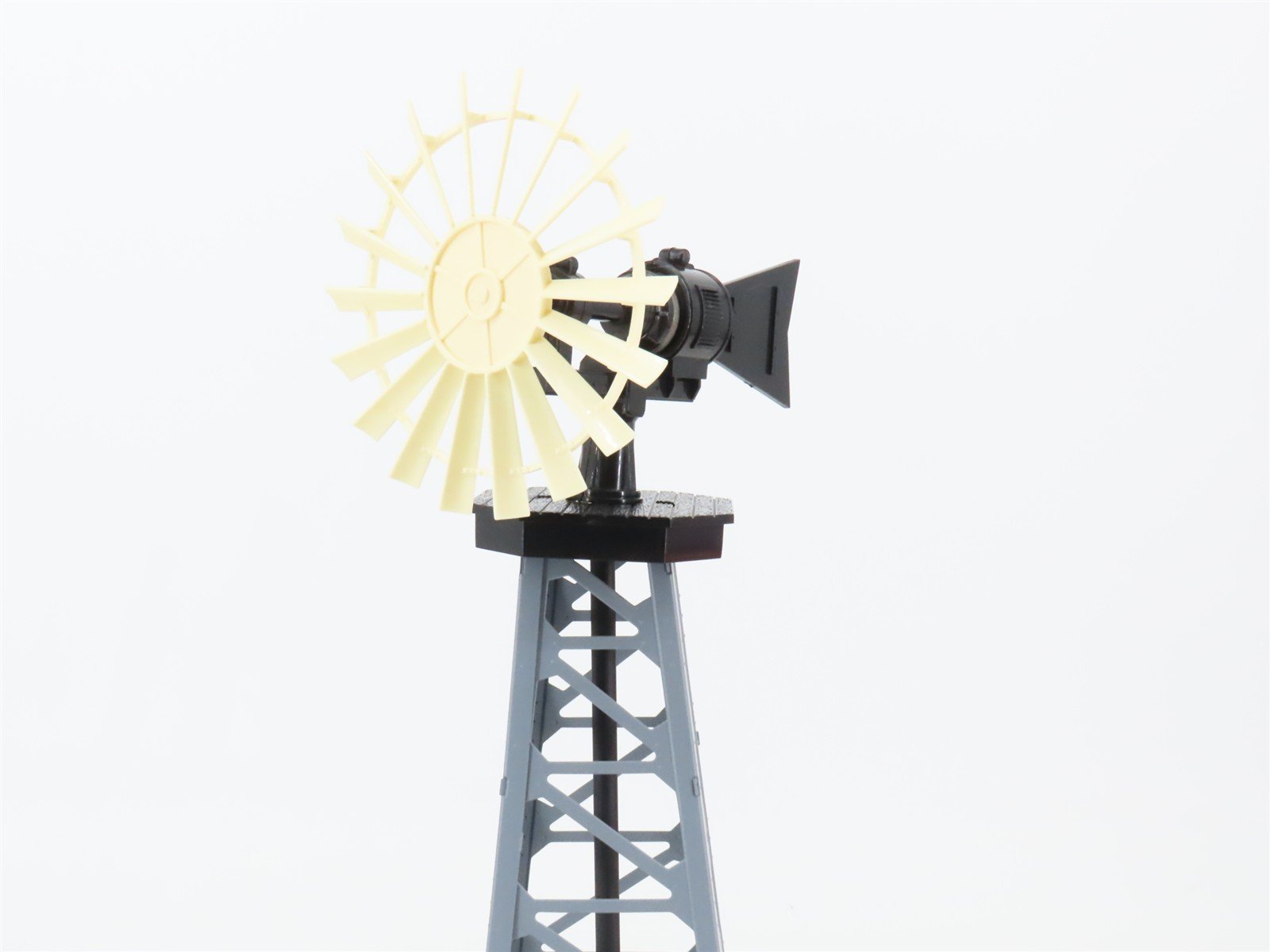 O Scale Lionel 6-12889 Operating Windmill