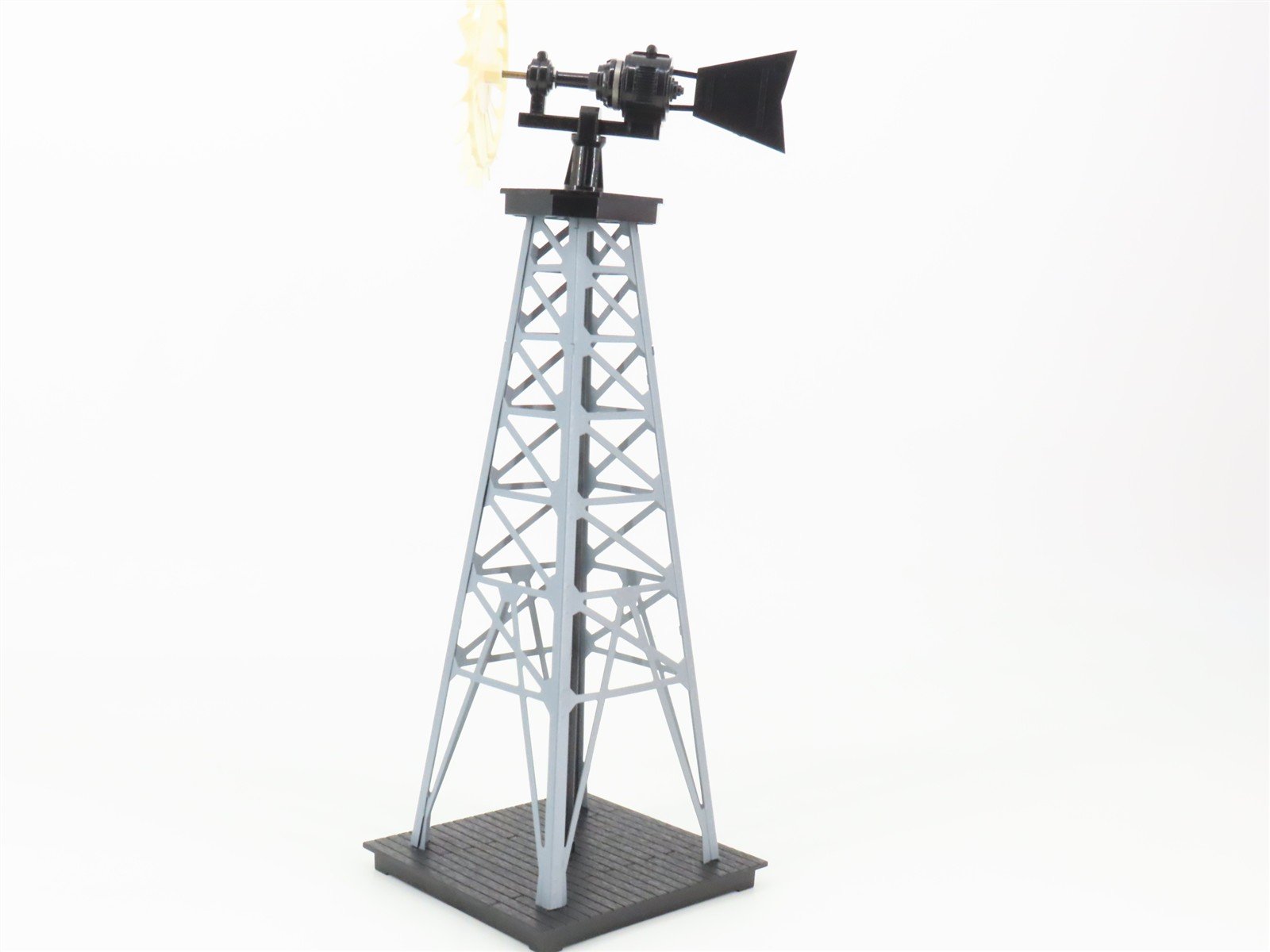 O Scale Lionel 6-12889 Operating Windmill