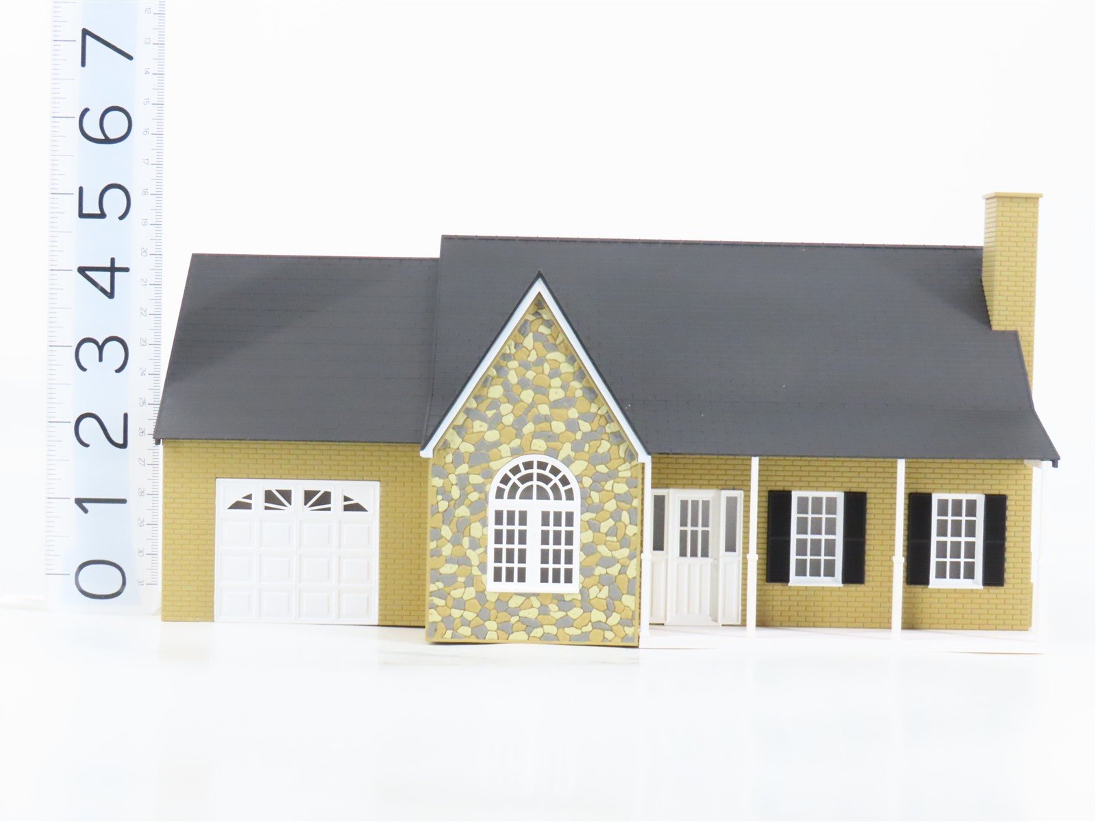 O 1/48 Scale Lionel Lionelville 6-34111 Deluxe Fieldstone House