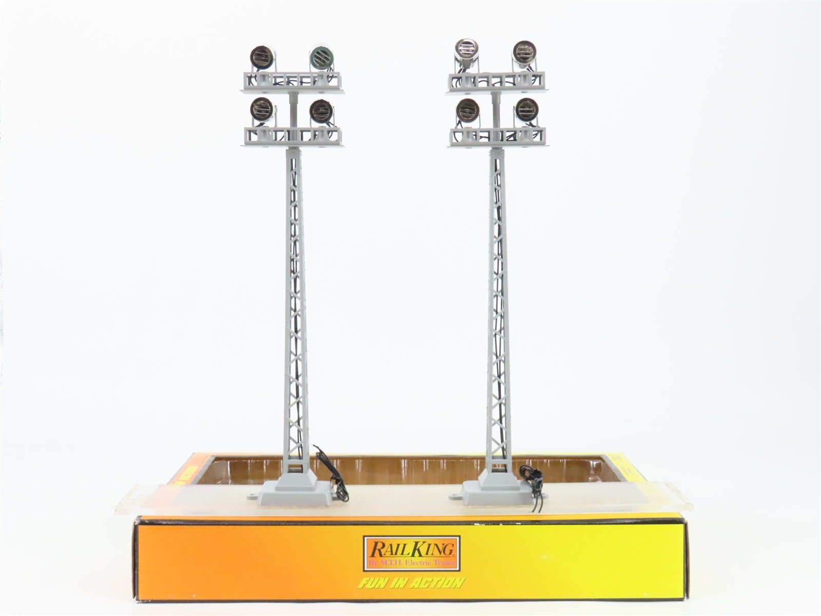 O Scale MTH Rail King 30-11039 Floodlight Tower 2-Piece Set