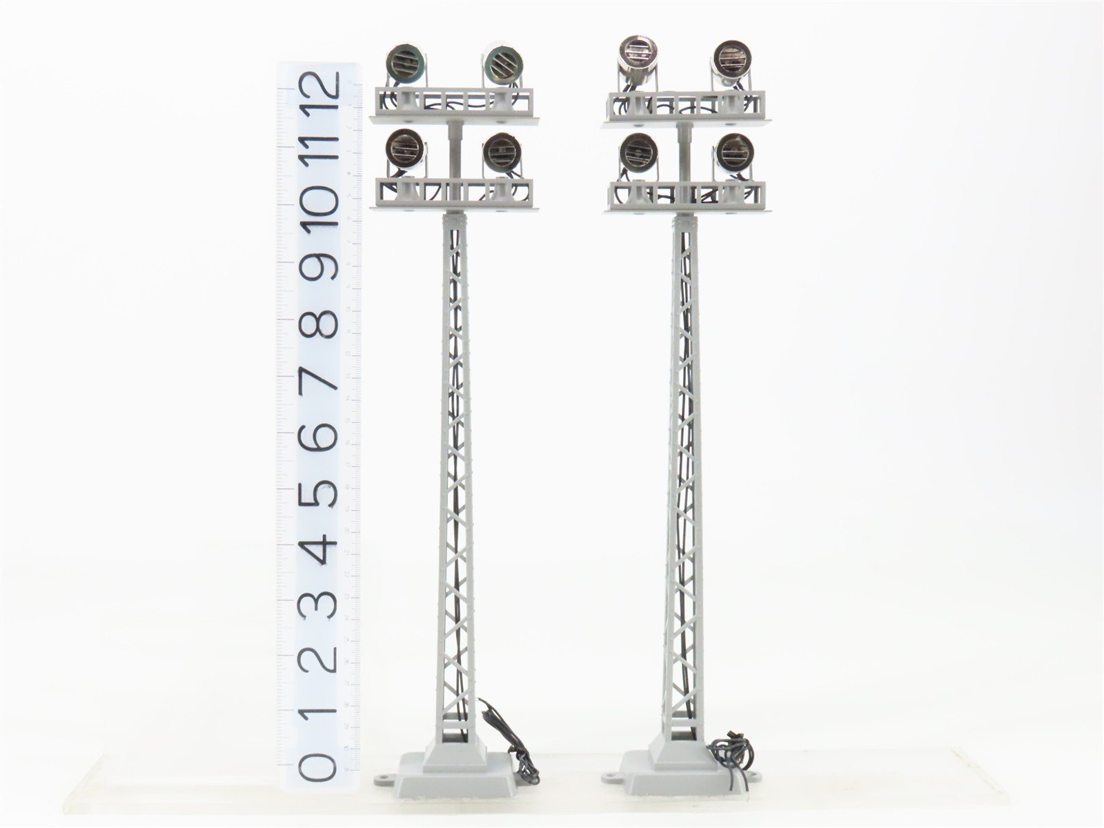 O Scale MTH Rail King 30-11039 Floodlight Tower 2-Piece Set