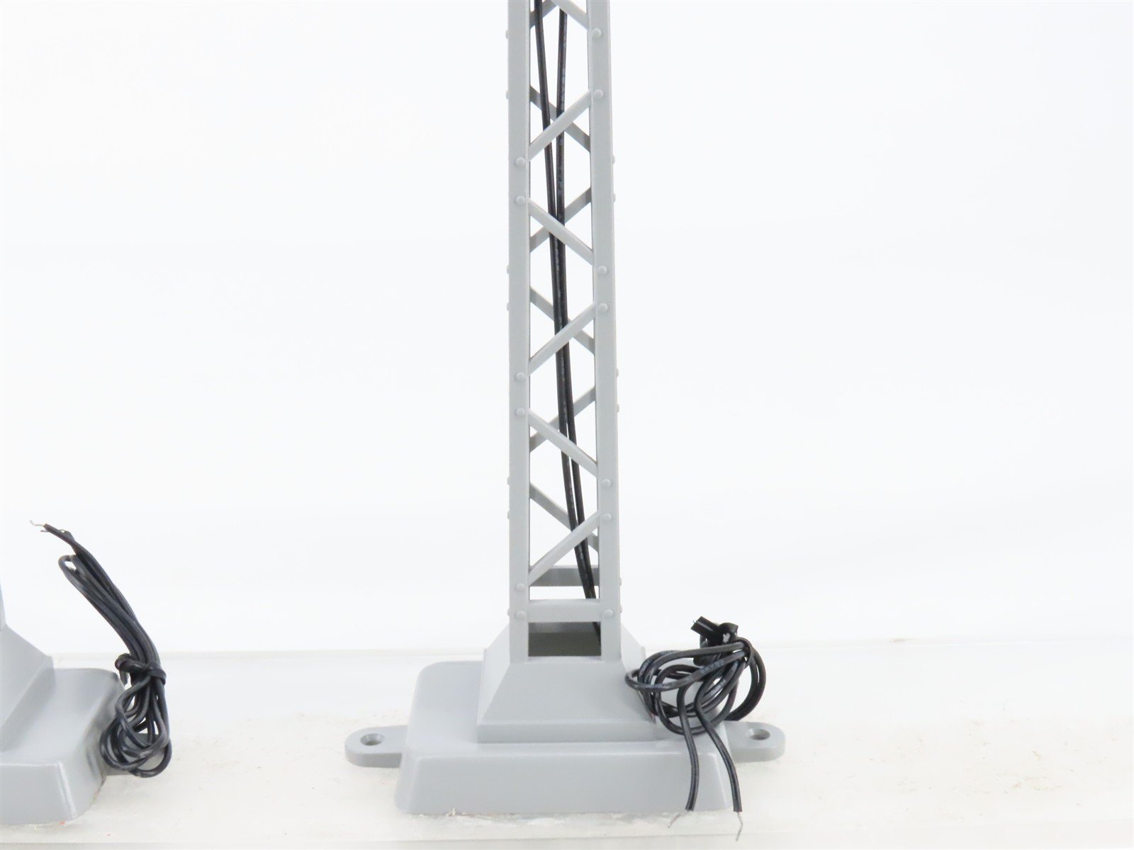 O Scale MTH Rail King 30-11039 Floodlight Tower 2-Piece Set