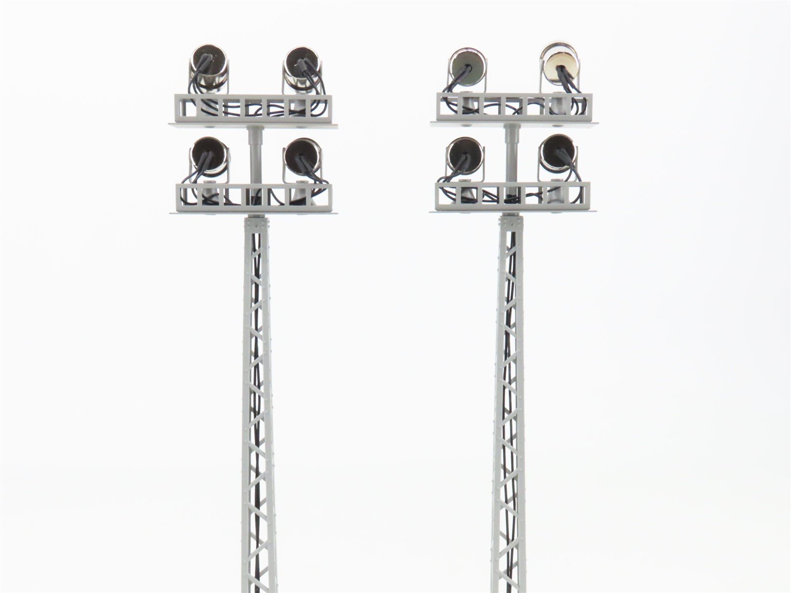O Scale MTH Rail King 30-11039 Floodlight Tower 2-Piece Set