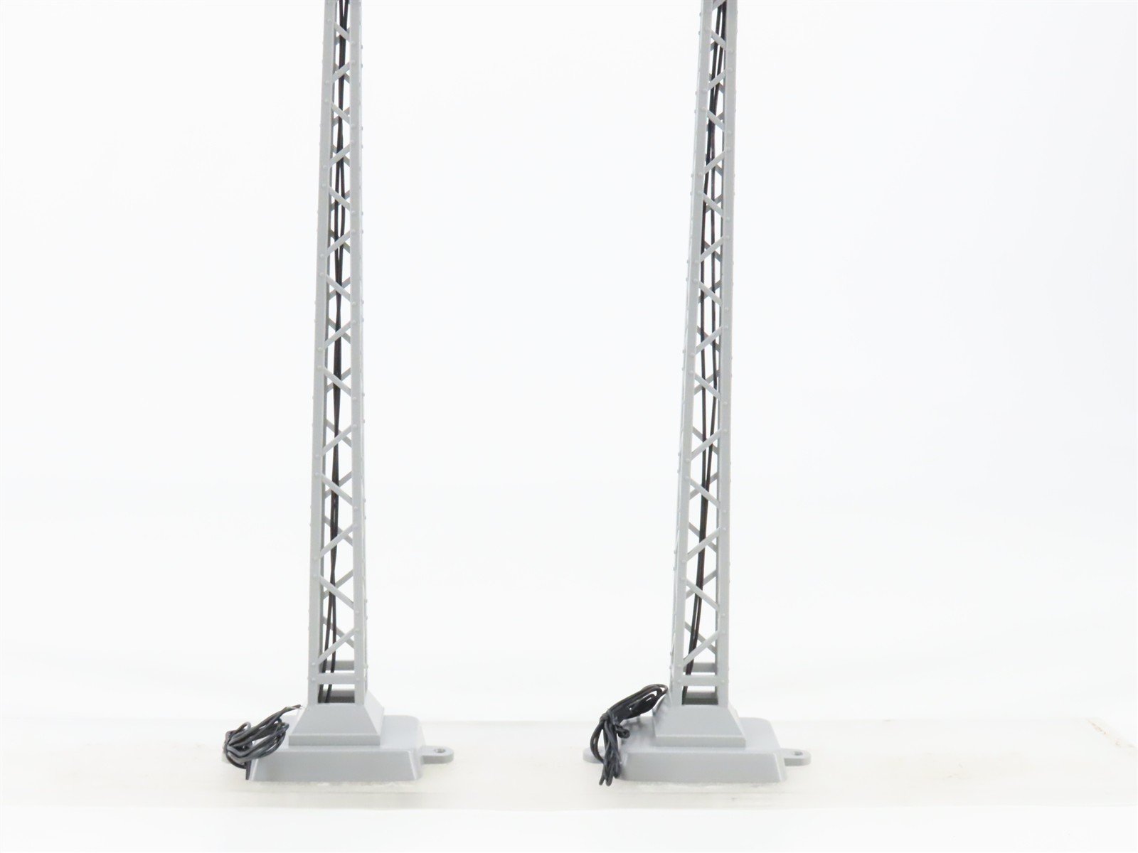 O Scale MTH Rail King 30-11039 Floodlight Tower 2-Piece Set