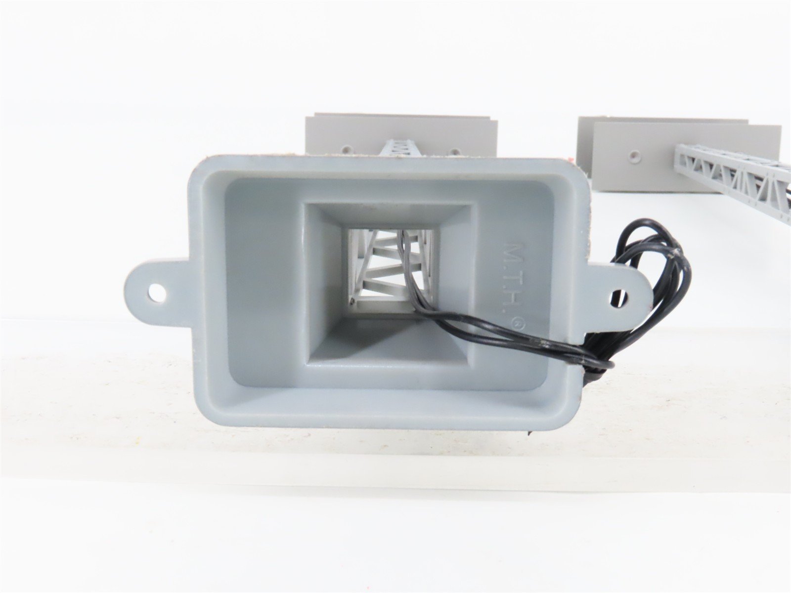 O Scale MTH Rail King 30-11039 Floodlight Tower 2-Piece Set