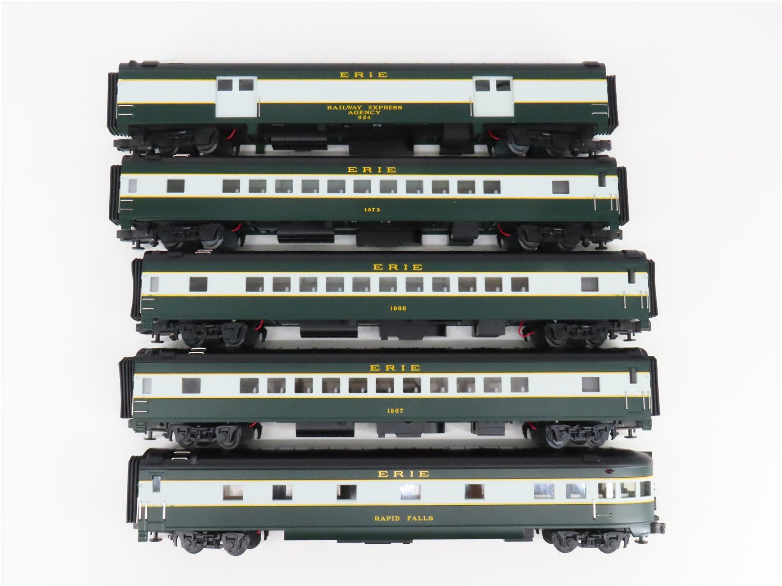 O Gauge 3-Rail MTH 20-6560 Erie 70' Streamlined Passenger 5-Car Set