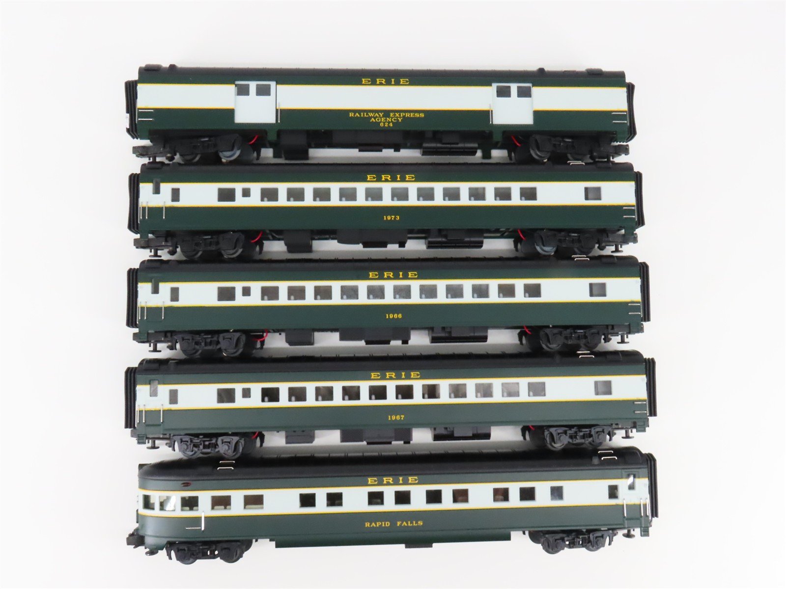 O Gauge 3-Rail MTH 20-6560 Erie 70' Streamlined Passenger 5-Car Set