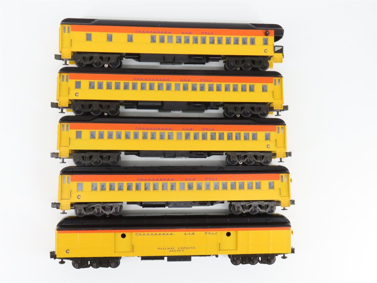 O Gauge 3-Rail Scale Madison Chessie System Passenger 5-Car Set
