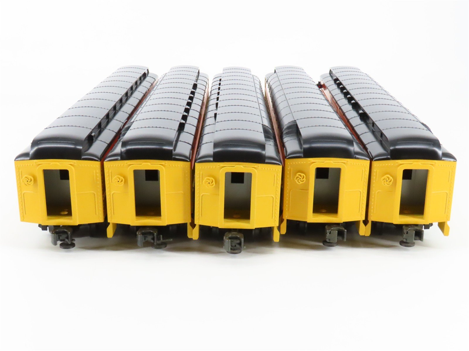 O Gauge 3-Rail Scale Madison Chessie System Passenger 5-Car Set
