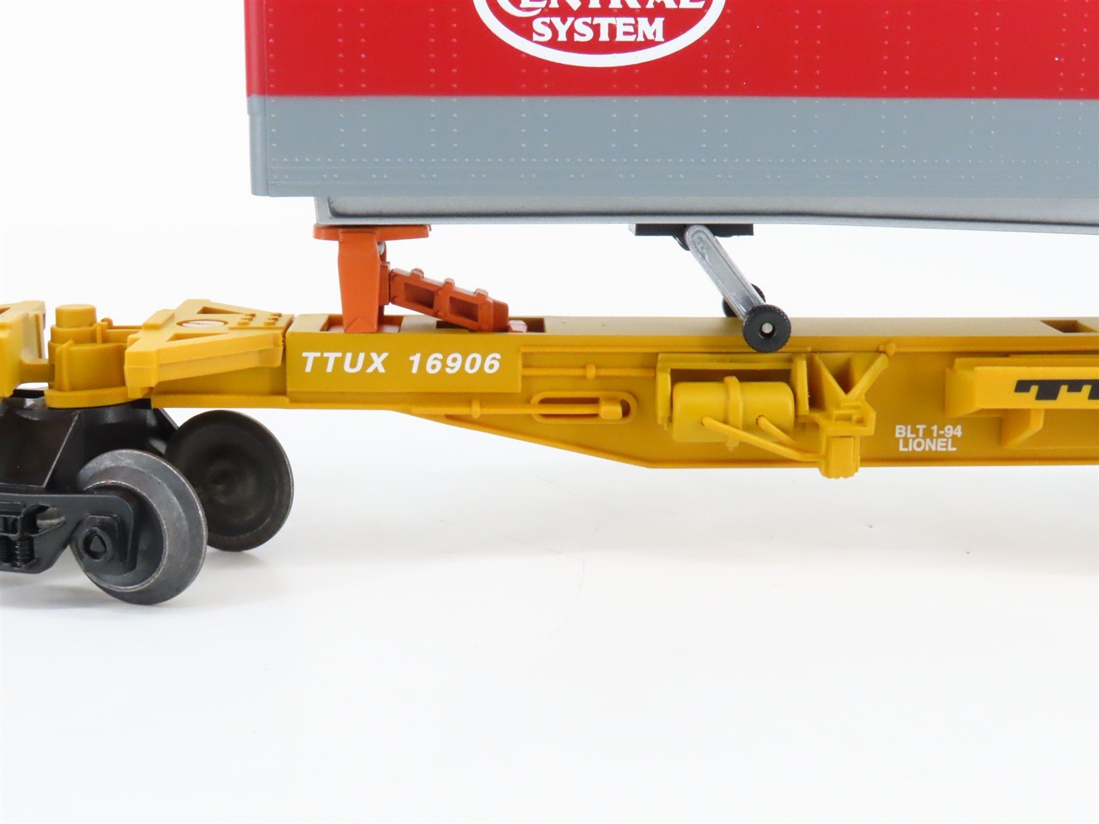 O Gauge 3-Rail Lionel 6-16904 TTUX NYC New York Central Flat Car w/ Trailers