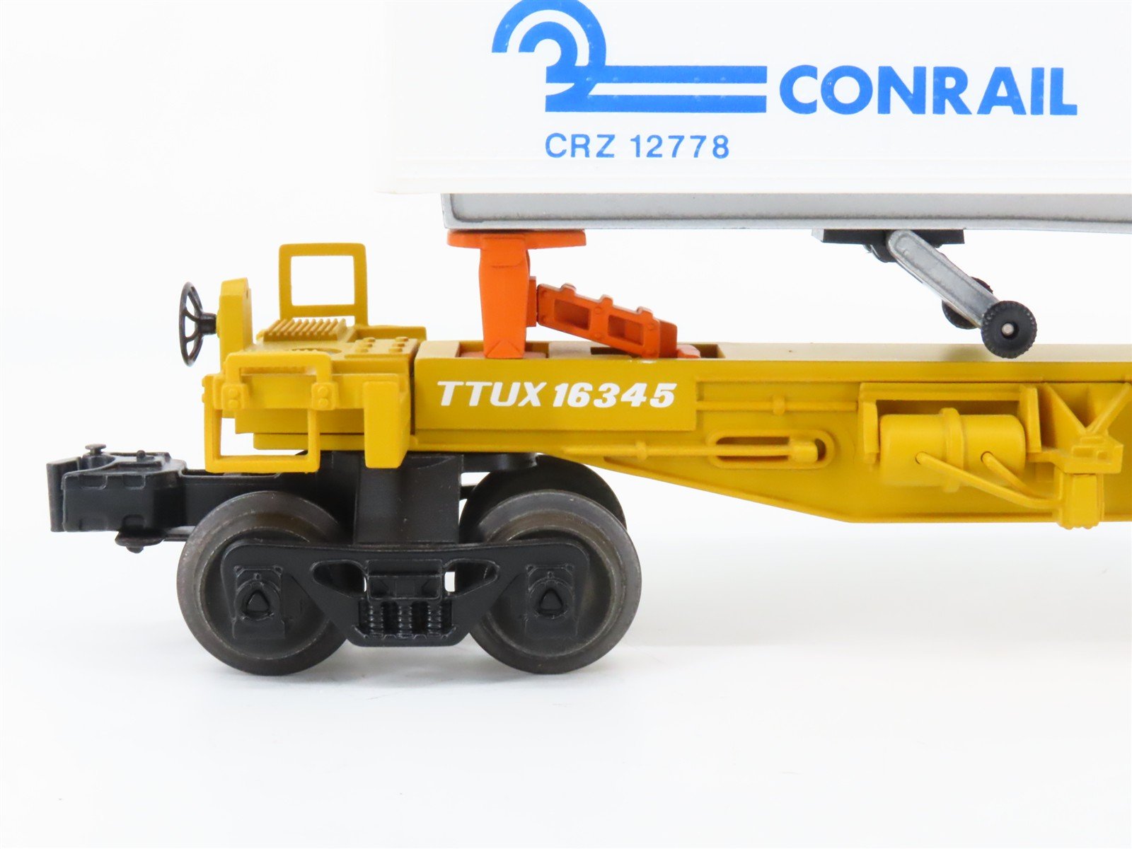 O Gauge 3-Rail Lionel TTUX Trailer Train Flat Car w/ CR Conrail Trailers
